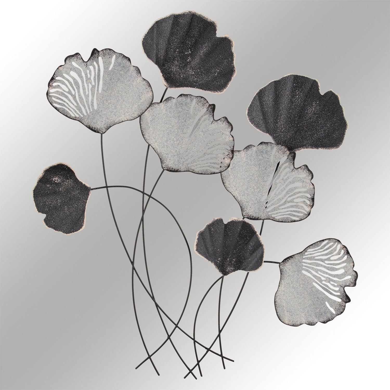 Gestalten Sie Ihre Wände neu mit der Vuzuh 2 Wanddeko von Wallity. Dieses exquisite, mehrfarbige Metallkunstwerk vereint Eleganz und Langlebigkeit.