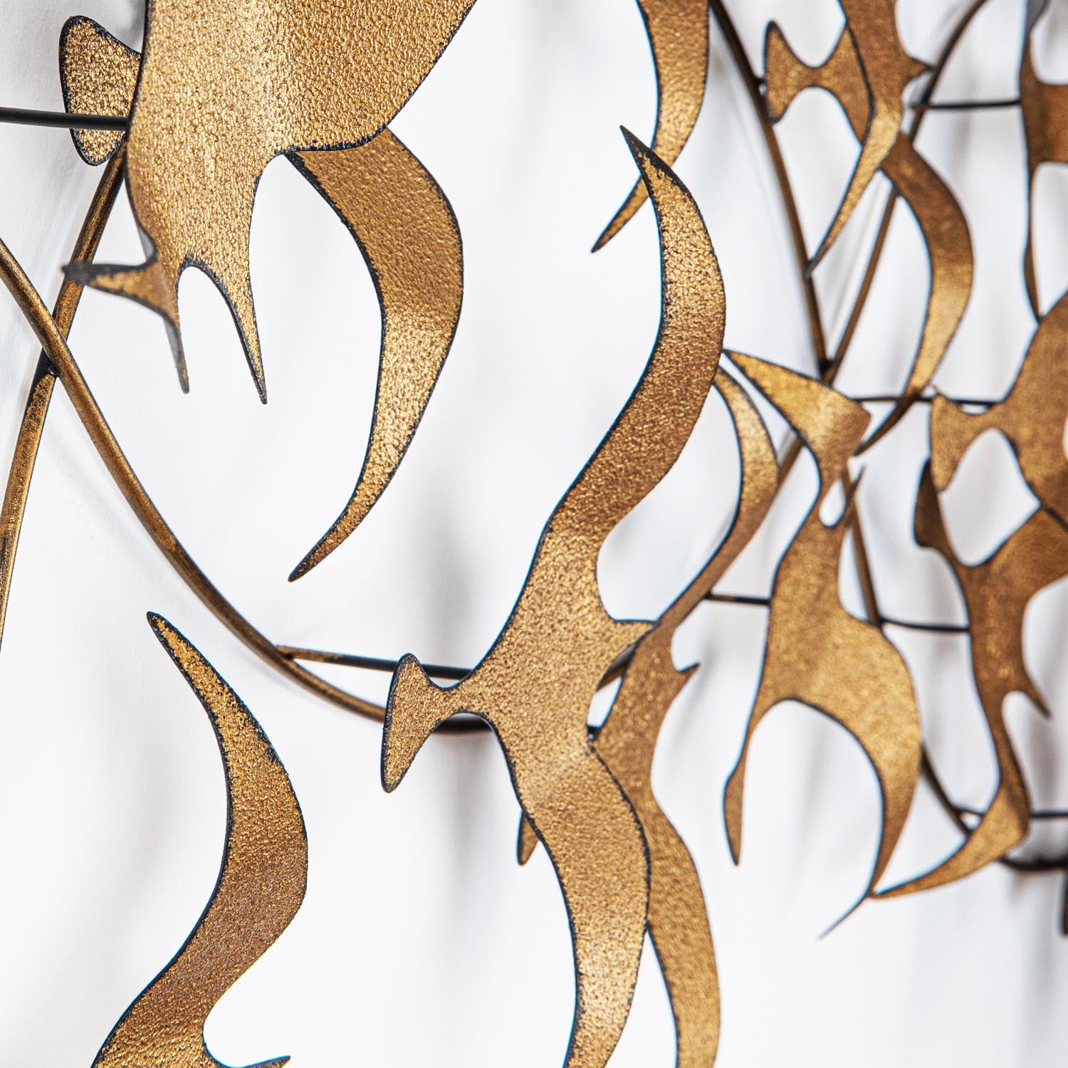 Verleihen Sie Ihrem Zuhause mit der Sahika Wanddeko von Wallity einen Hauch von Eleganz. Dieses stilvolle Metall-Accessoire ist perfekt für kreative Akzente!