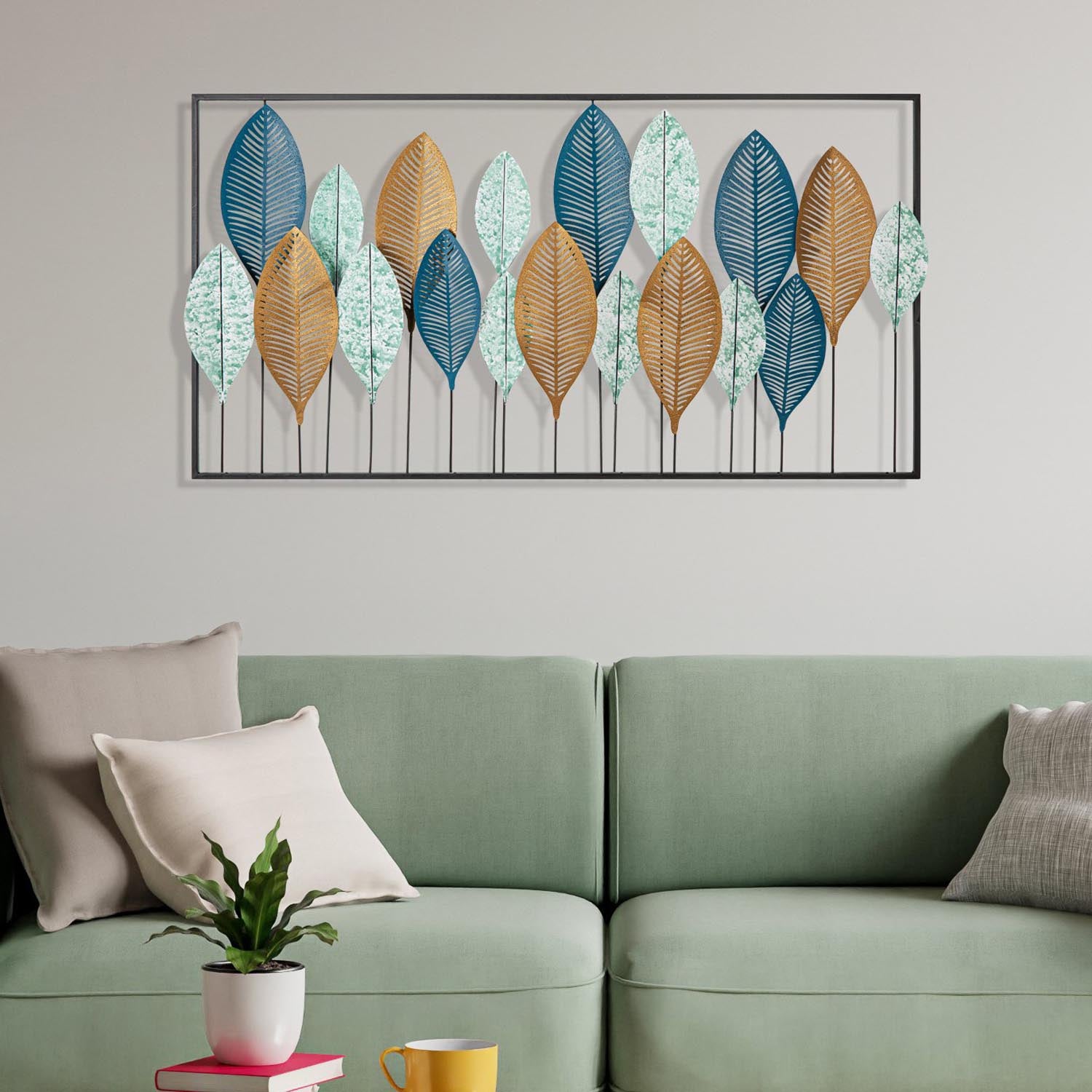 Entdecken Sie die mehrfarbige Bilge Wanddeko von Wallity – ein stilvolles Metallkunstwerk, das jedem Raum Eleganz und Charakter verleiht.