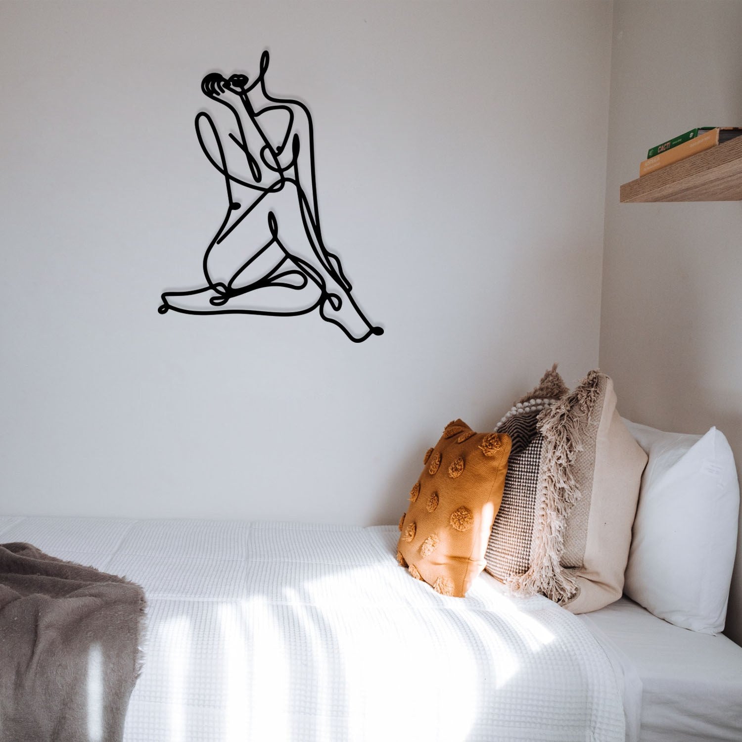 Entdecken Sie die Eve Wanddeko in Schwarz von Wallity – ein stilvolles Metall-Accessoire, das jedem Raum zeitlose Eleganz verleiht.