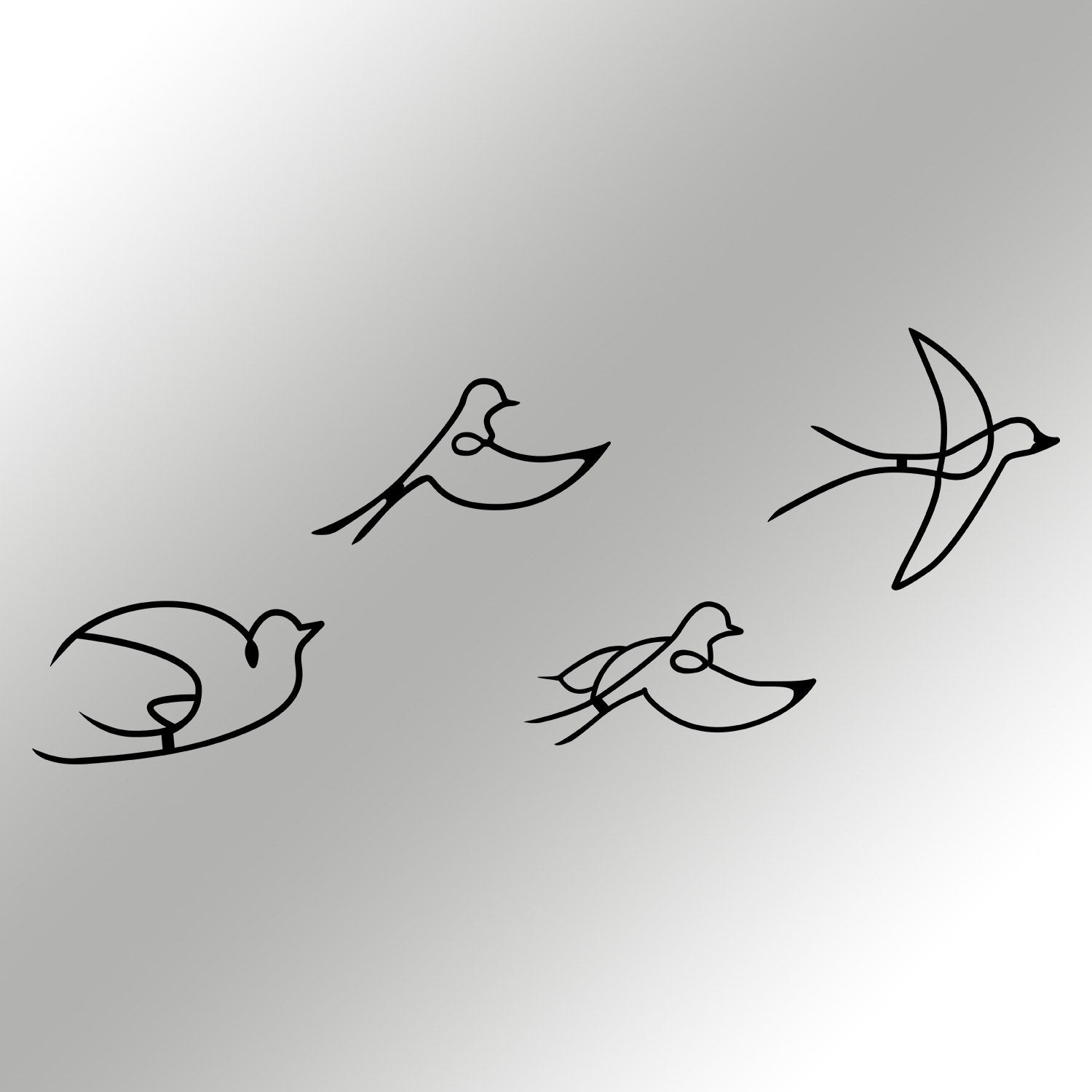 Verleihen Sie Ihrem Zuhause mit der Hope Wanddeko von Wallity einen Hauch von Eleganz. Dieses schwarze Metallkunstwerk begeistert durch seine kunstvollen Vogelsilhouetten und zeitlose Schönheit.