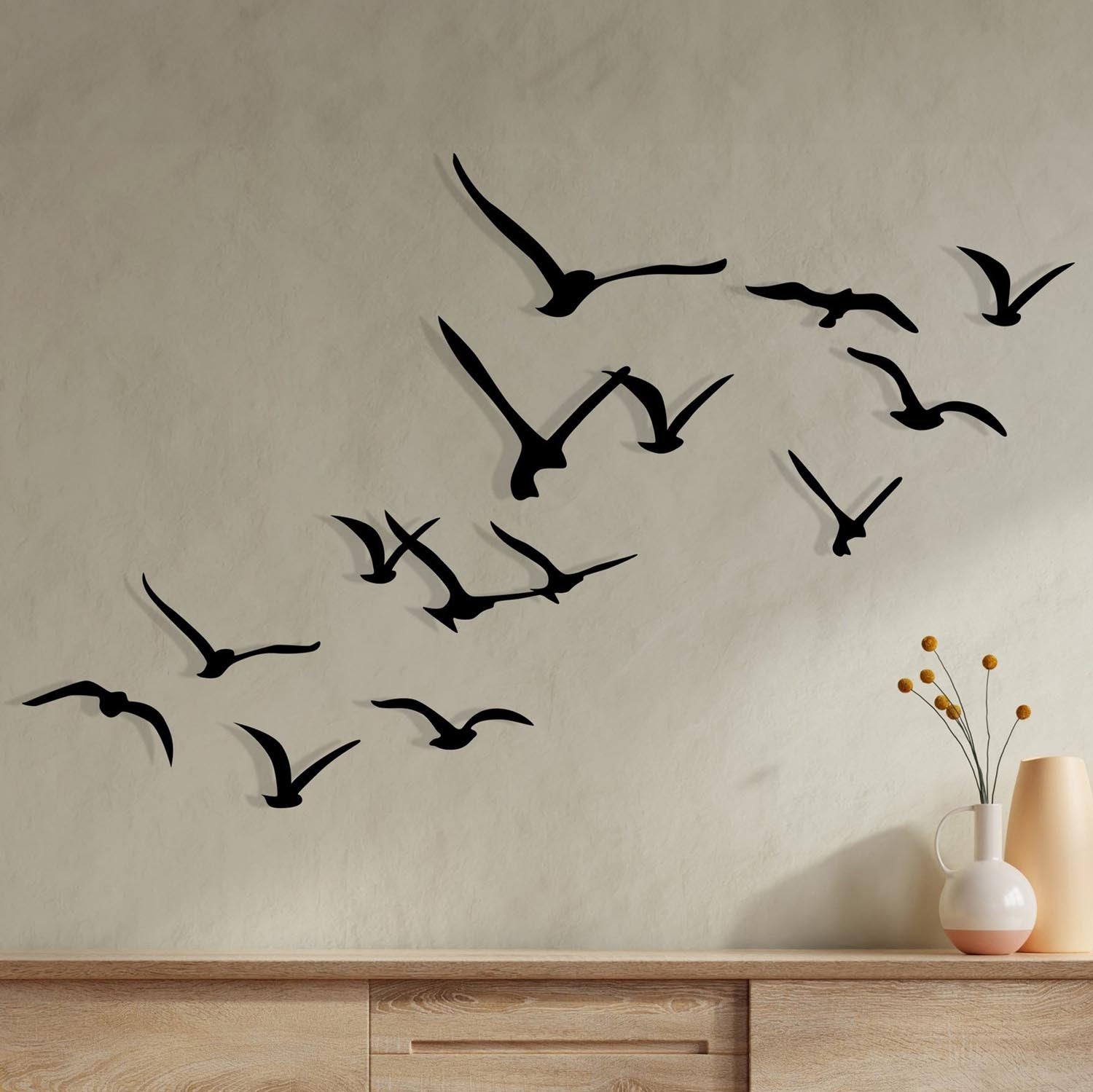 Verleihen Sie Ihrem Raum mit der eleganten Migration Wanddeko von Wallity in Schwarz einen stilvollen Akzent. Hochwertiges Metall, 11 einzigartige Designs.