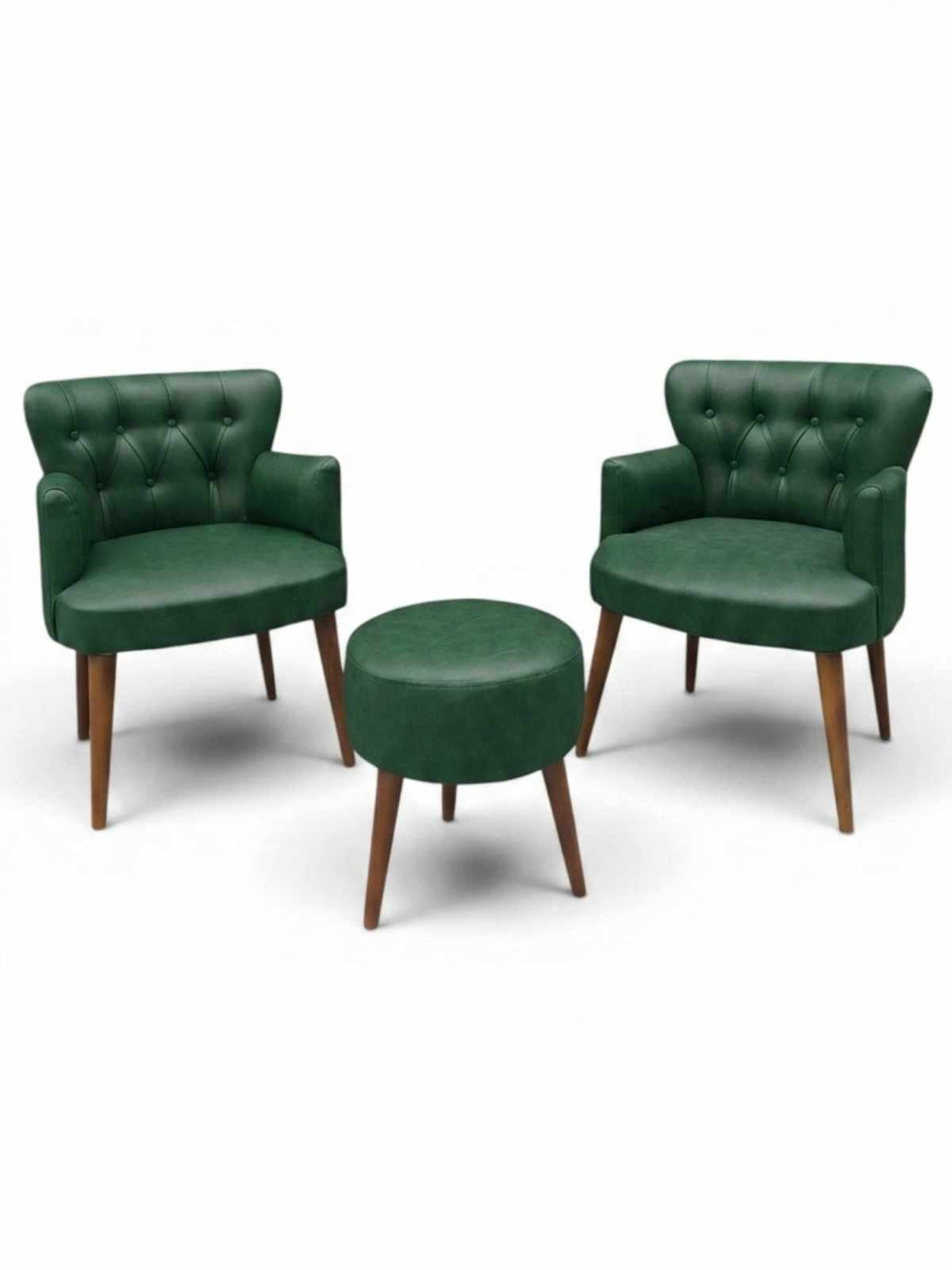 Grüner Ohrensessel mit Hocker aus PU-Leder, Beinen aus Hainbuche und Schaumstoffpolsterung, dreiteiliges Set von Hanah Home.