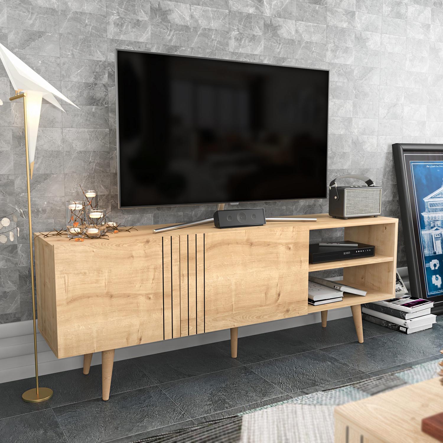 Verleihen Sie Ihrem Wohnraum mit dem Ronas Sideboard in Saphir von Hanah Home einen Hauch von Eleganz und praktischen Stauraum.