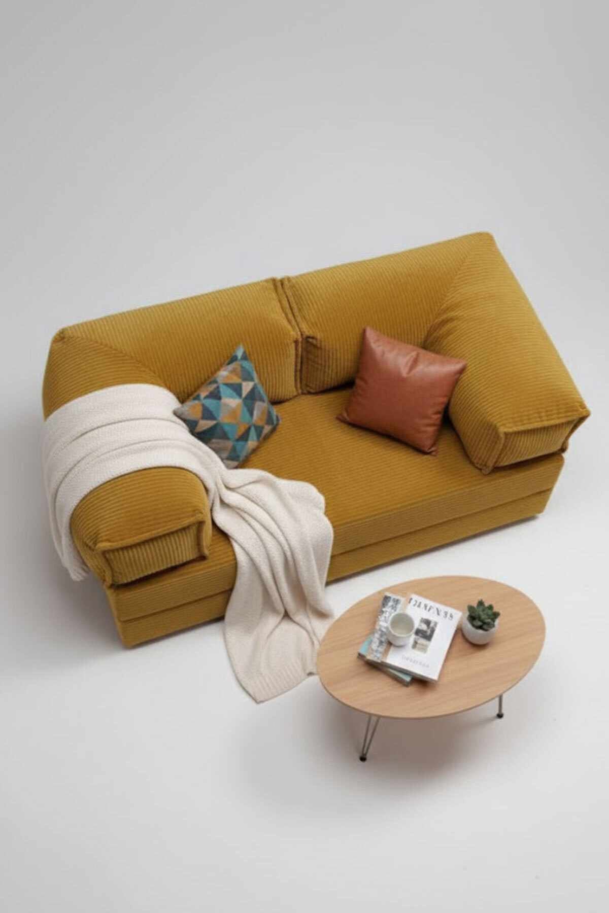 Senfgelbes 2-Sitzer Sofa Milano von Hanah Home mit Bezug aus Polyester und Leinen, zwei Kissen, schlankes Design mit Holzfüssen