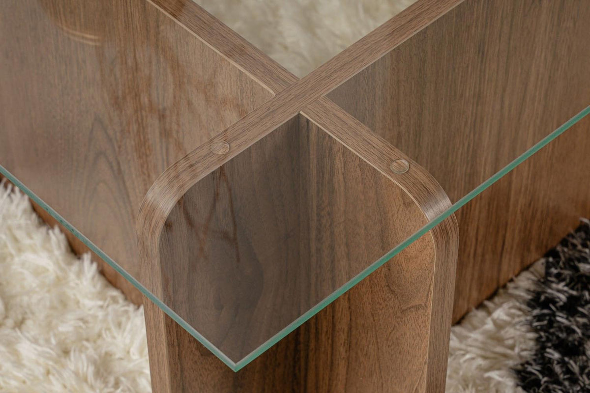 Flavio Sofatisch - Walnuss in Walnuss präsentiert im Onlineshop von KAQTU Design AG. Couchtisch ist von Nordure