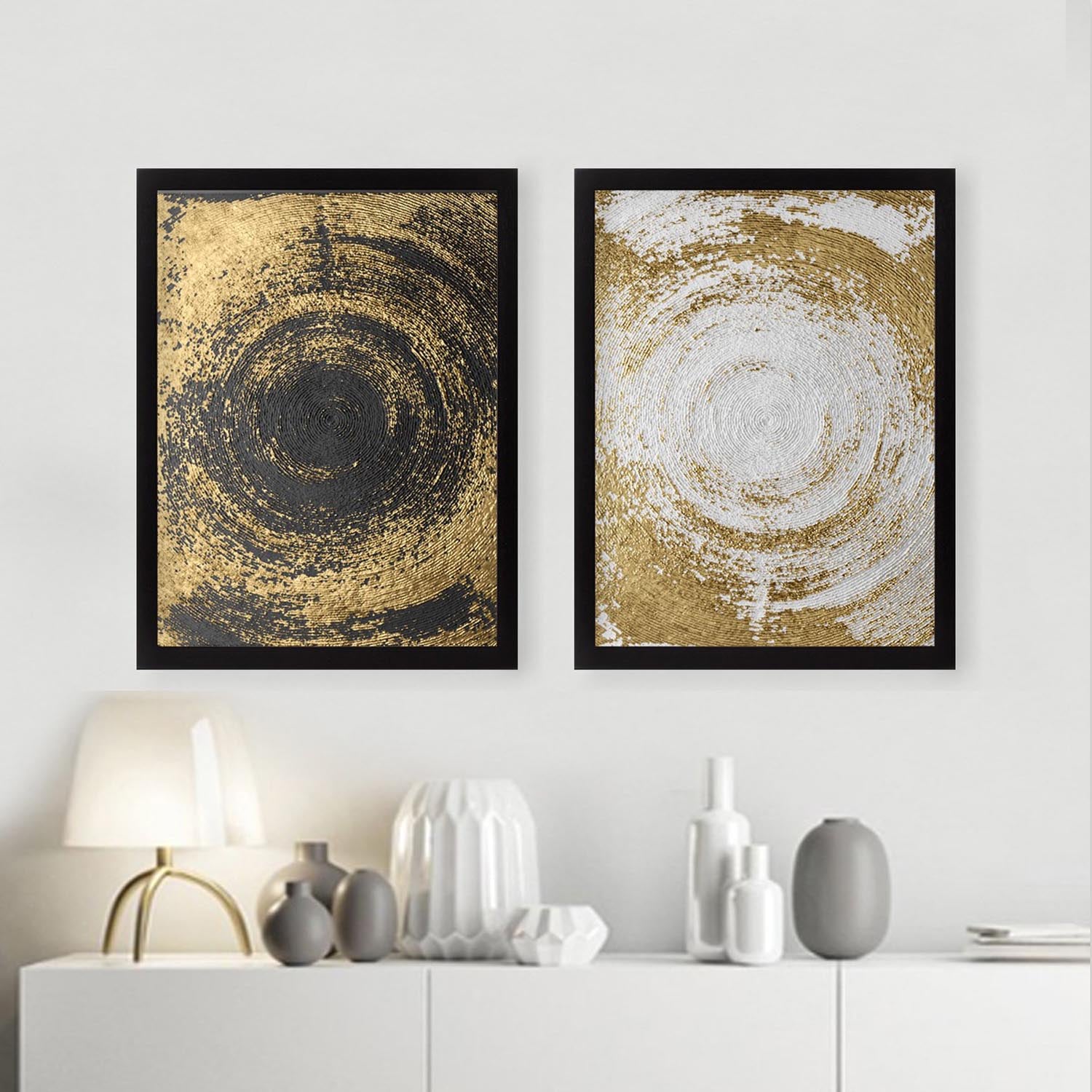 Entdecken Sie das faszinierende gerahmte Gemälde SET_032 von Wallity. Verleihen Sie Ihrem Raum mit diesem mehrfarbigen Kunstwerk eine besondere Note!