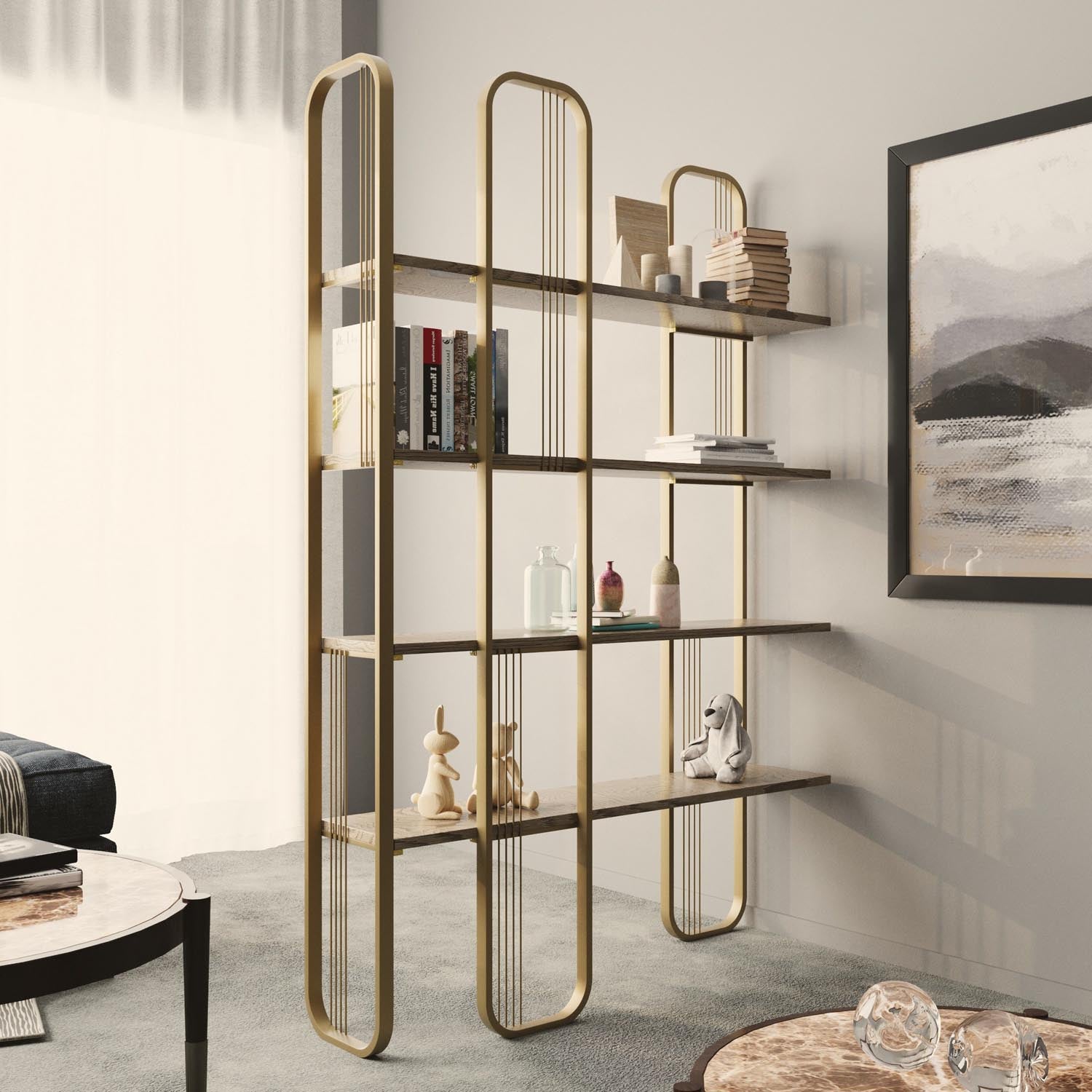 Entdecken Sie das Sierra Bücherregal in leuchtendem Gelb von Hanah Home – ein stilvolles Barock Glam Möbelstück, das Funktionalität und Eleganz perfekt kombiniert.