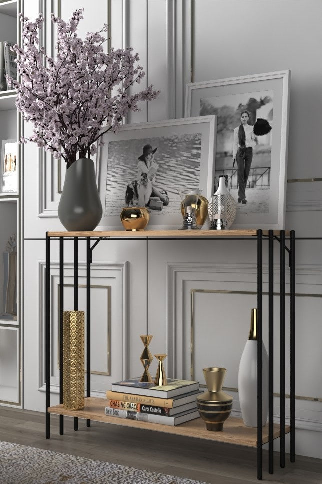 Entdecken Sie das elegante Verona Sideboard von Hanah Home in schwarzer Atlantischer Kiefer. Perfekt für stilvolle Wohnräume!