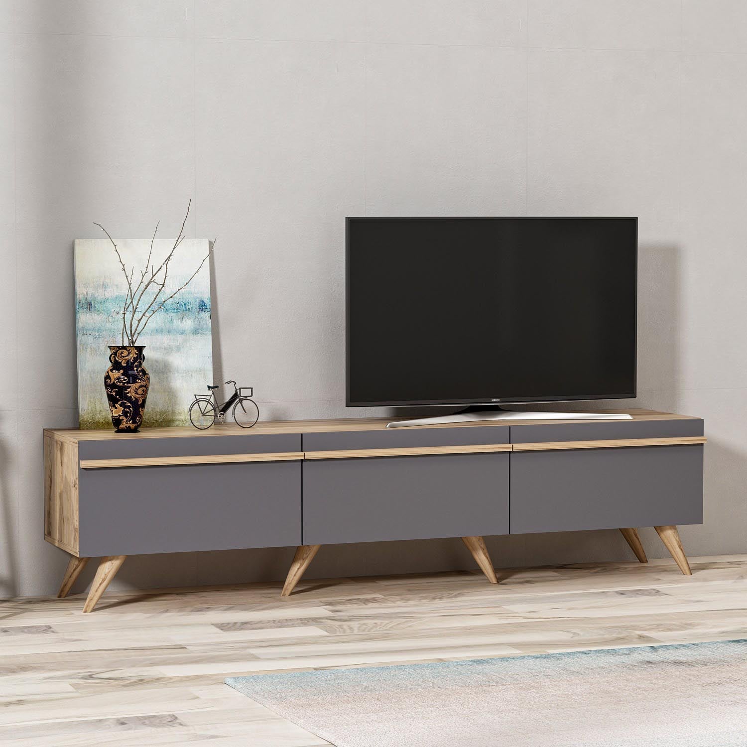 Erleben Sie das Amsterdam Sideboard in elegantem Anthrazit von Hanah Home – ein zeitloses Möbelstück, das Stil und Funktionalität vereint.