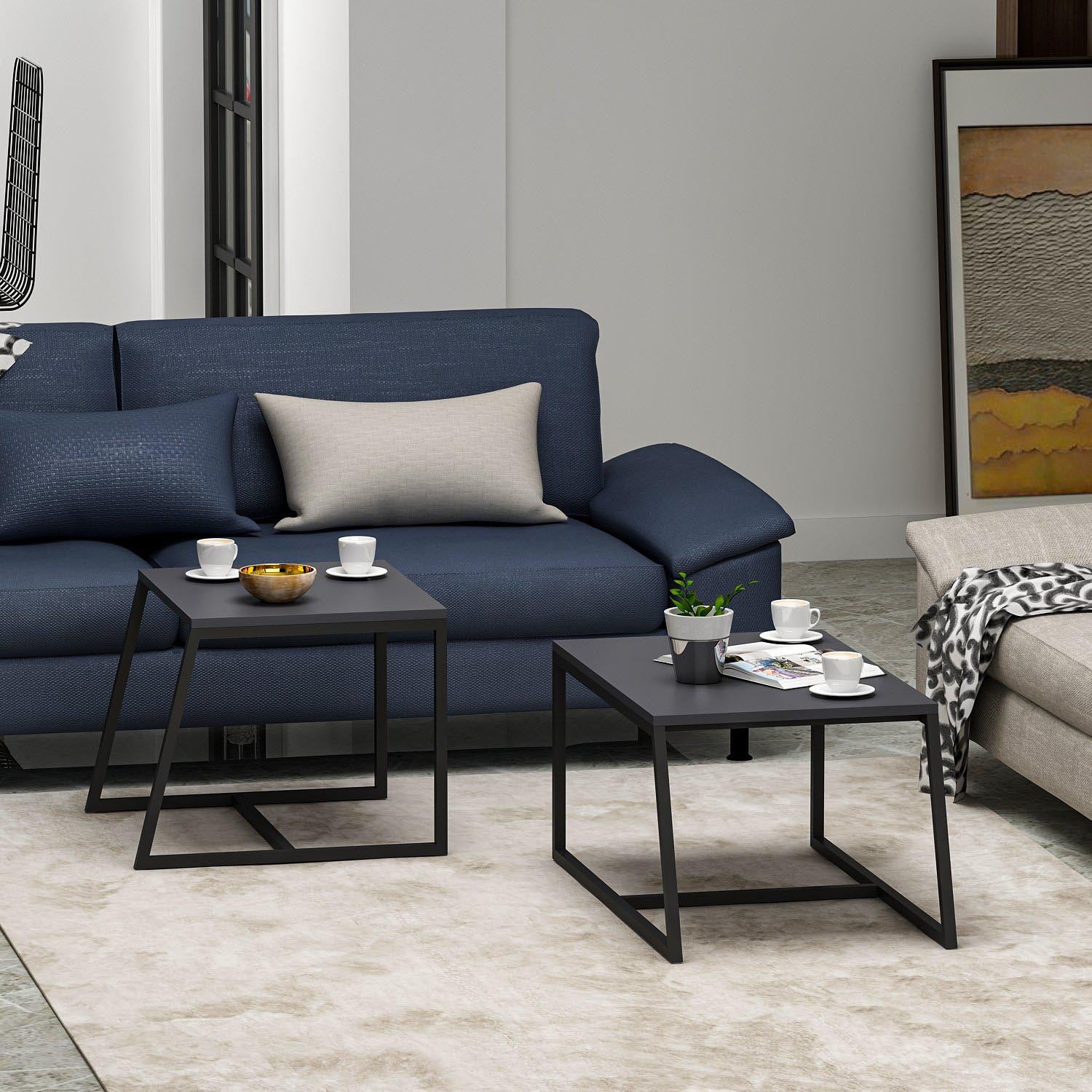 Entdecken Sie den Minimal Sofatisch in Anthrazit von Hanah Home – ein eleganter Tisch, der modernen Stil und funktionalen Stauraum vereint.