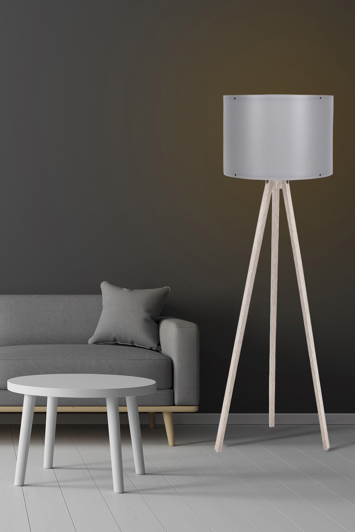 Entdecken Sie die stilvolle Stehlampe 118 von Opviq in Creme und Grau. Perfekt für eine gemütliche Atmosphäre und modernes skandinavisches Design.