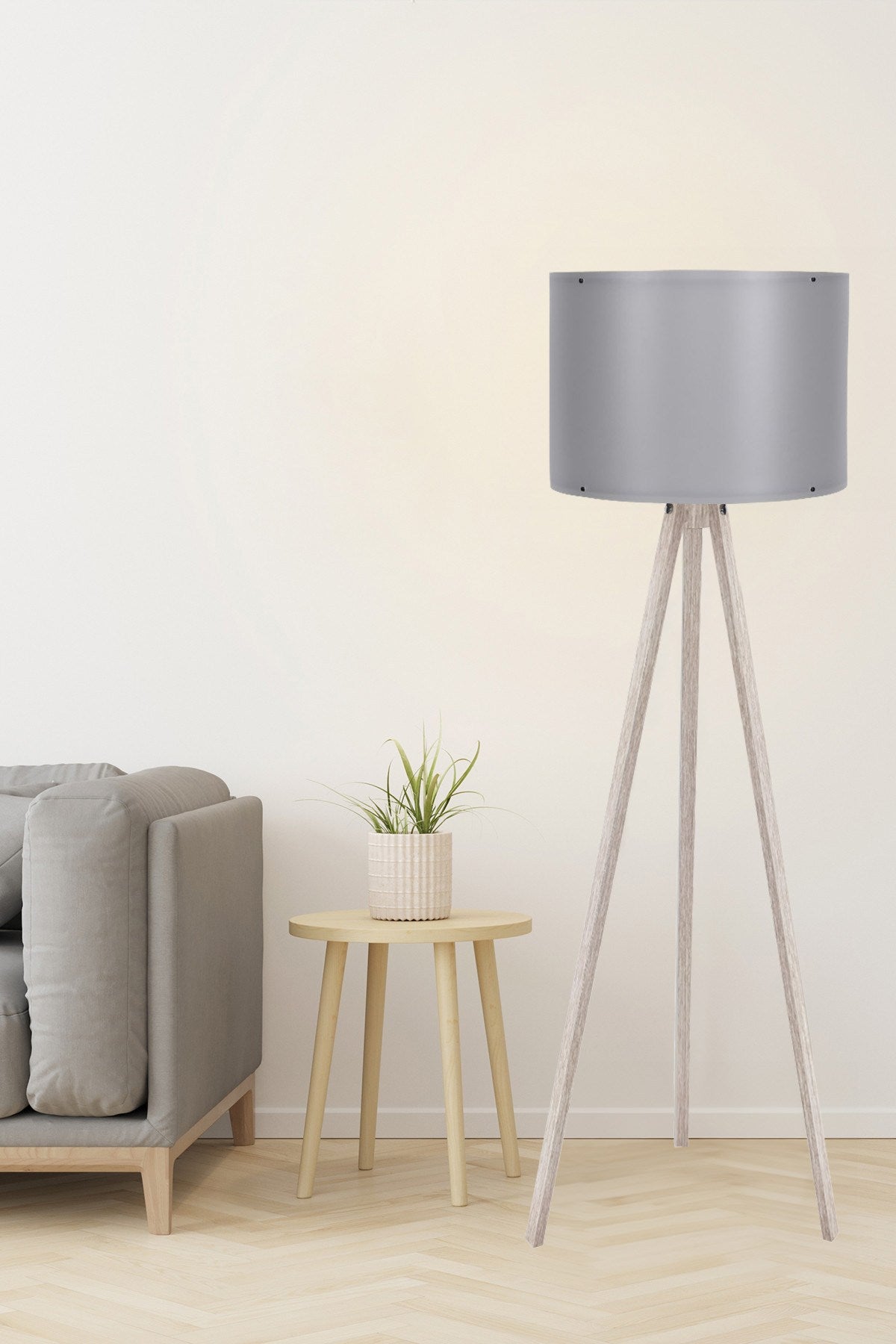 Verleihen Sie Ihrem Raum mit der eleganten Stehlampe 118 von Opviq in Creme und Grau einen modernen Akzent. Ideal für stimmungsvolle Beleuchtung.