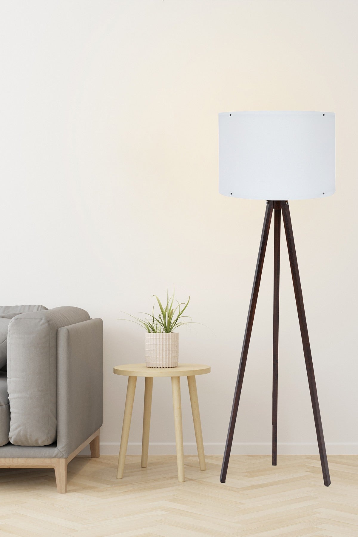 Entdecken Sie die stilvolle Stehlampe 128 von Opviq in Weiß und Nussbaum. Perfekt für jedes Zuhause, schafft sie eine elegante Atmosphäre.