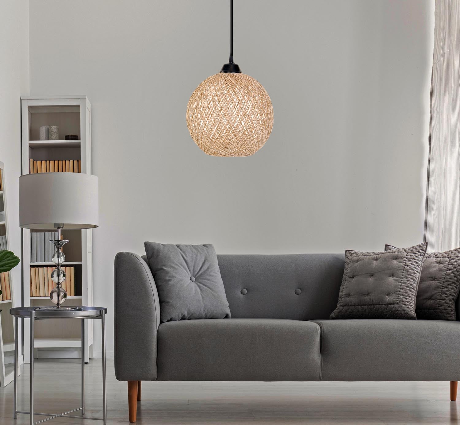 Erleben Sie die einzigartige Pendelleuchte 190 von Opviq in Weiß und Braun. Handgefertigt, verleiht sie jedem Raum einen charmanten, bohemian Touch.