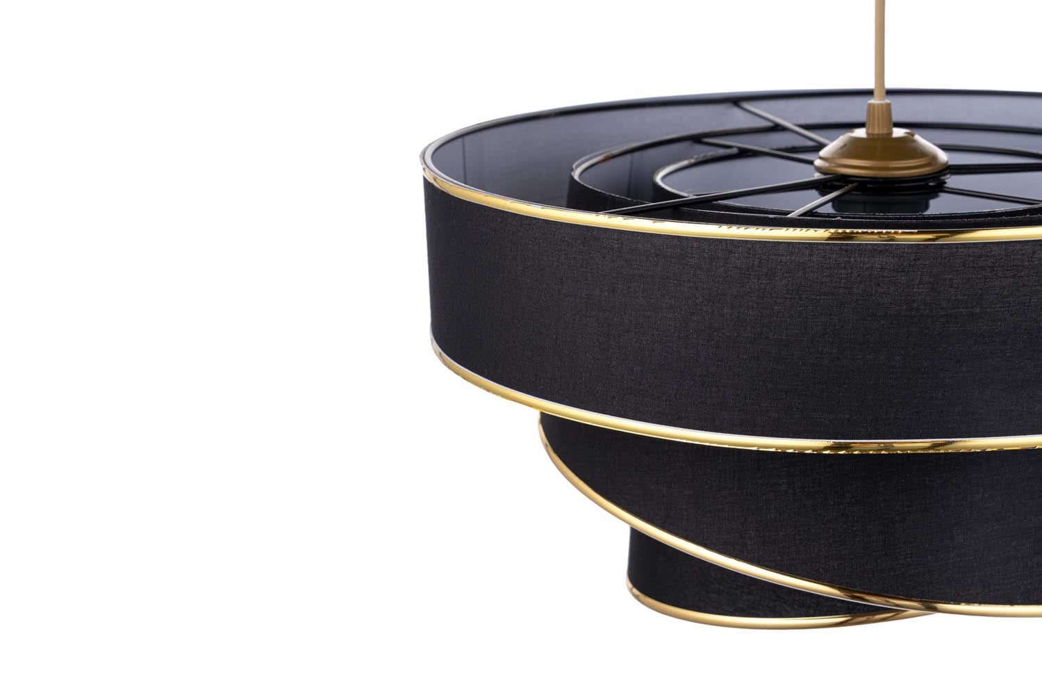 Verleihen Sie Ihrem Raum mit der Couper Pendelleuchte von Opviq in Schwarz Gold einen Hauch von Luxus und schaffen Sie eine stilvolle, gemütliche Atmosphäre.