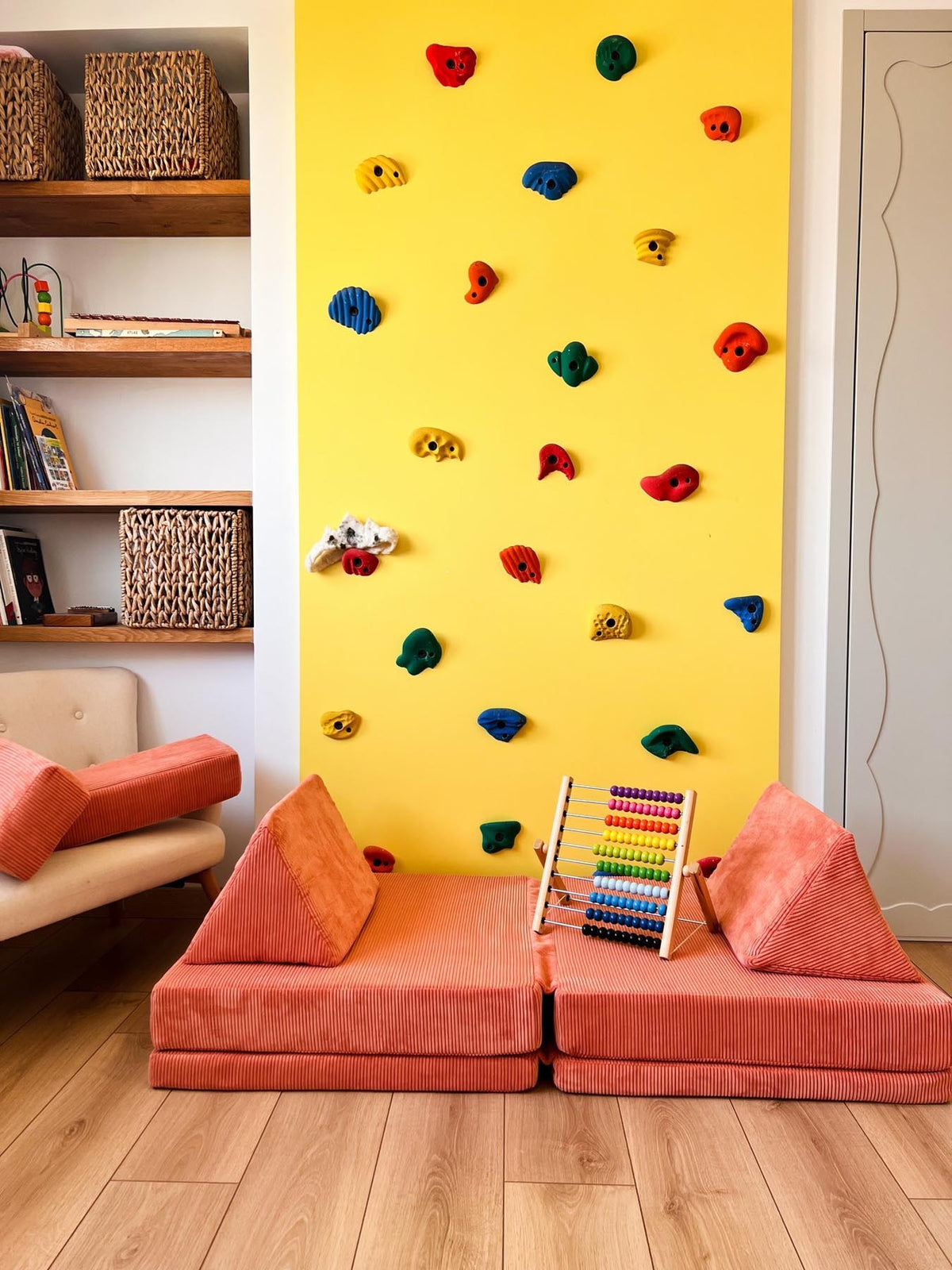 Puzzle Bettsofa - Orange in Orange präsentiert im Onlineshop von KAQTU Design AG. Bettsofa ist von Atelier Del Sofa