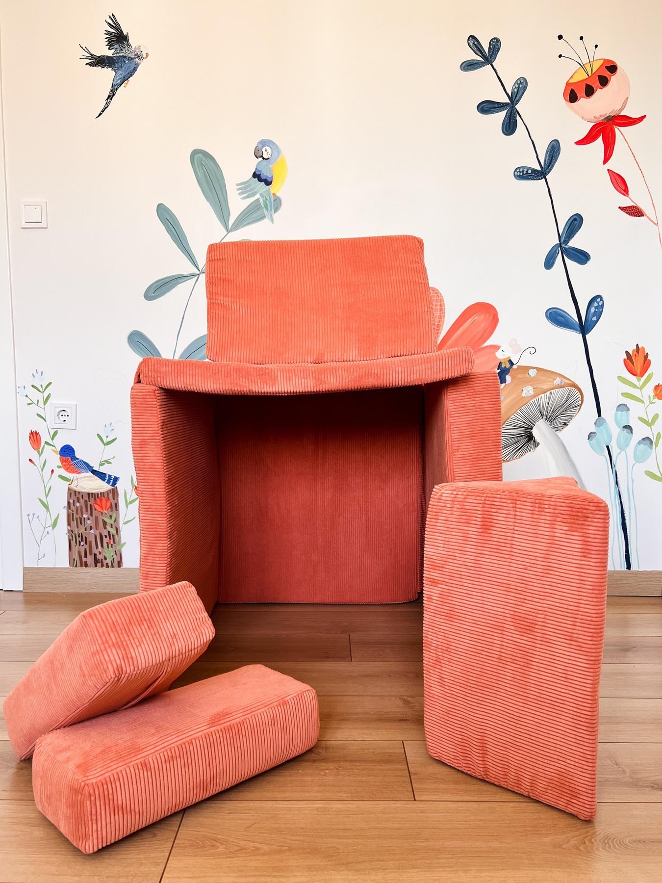 Entdecken Sie das Puzzle Bettsofa in strahlendem Orange von Atelier Del Sofa – ideal für stilvolle Entspannung und vielseitige Nutzung in jedem Raum!