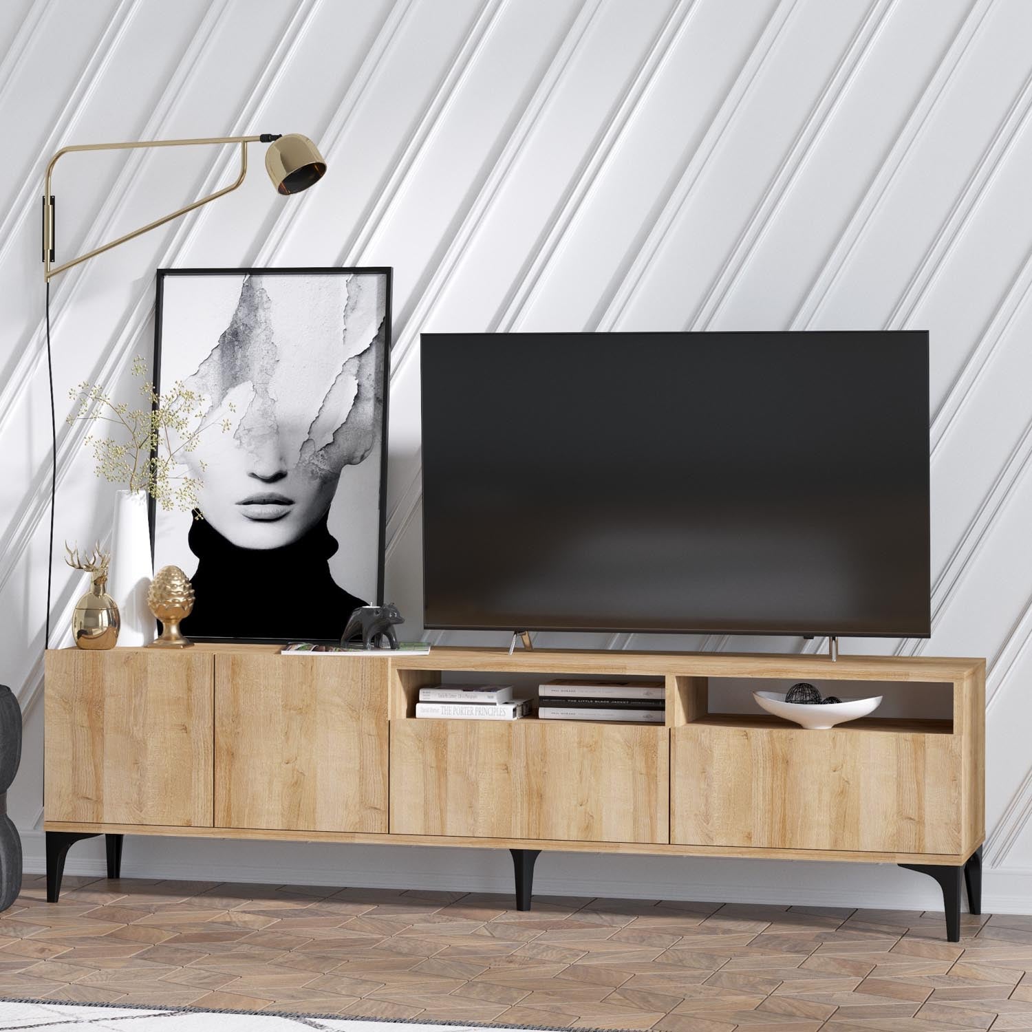 Verleihen Sie Ihrem Wohnzimmer mit dem Ross Sideboard von Hanah Home in Eiche einen Hauch von Eleganz. Funktionalität und Stil vereint!