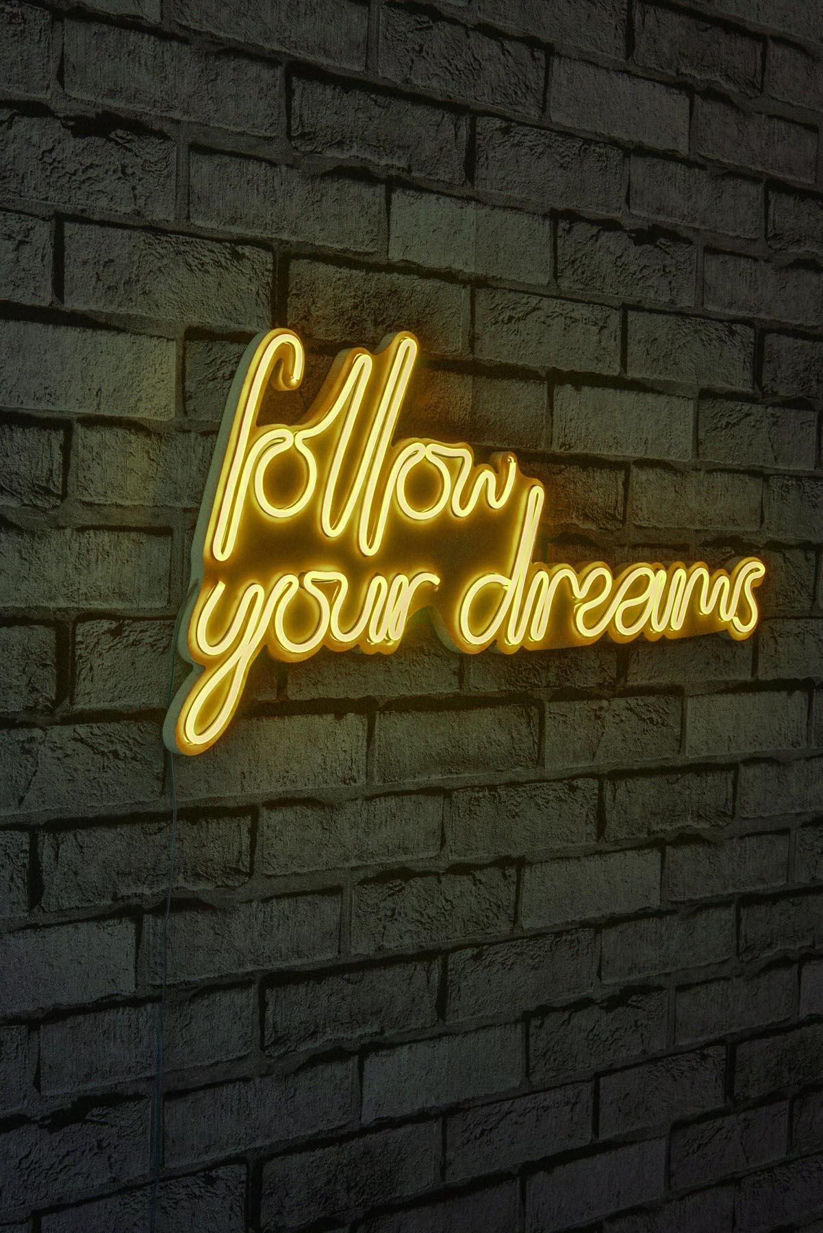 Erleben Sie die Follow Your Dreams Wandleuchte in Gelb von Wallity – eine kreative LED-Beleuchtung, die Ihr Zuhause in ein magisches Licht taucht.