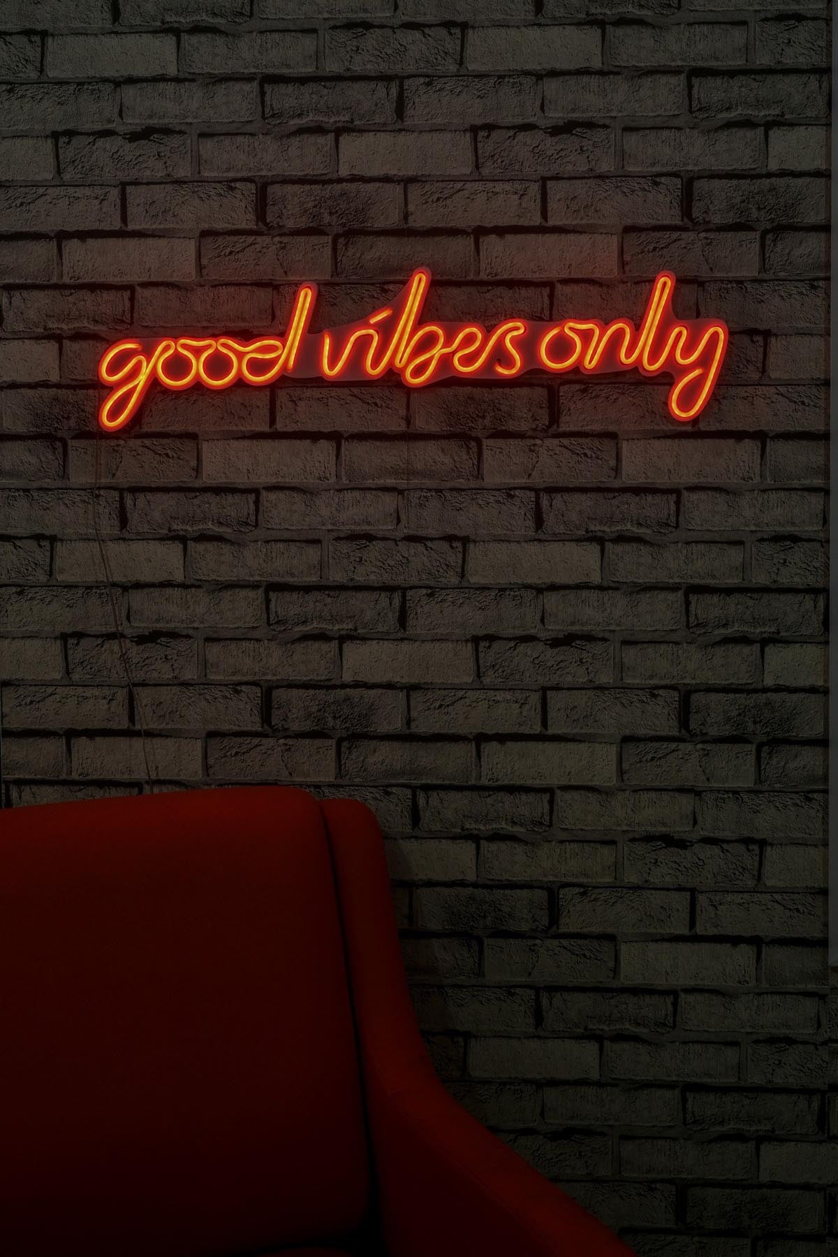 Good Vibes Only Wandleuchte - Rot in Rot präsentiert im Onlineshop von KAQTU Design AG. Wandleuchte ist von Wallity