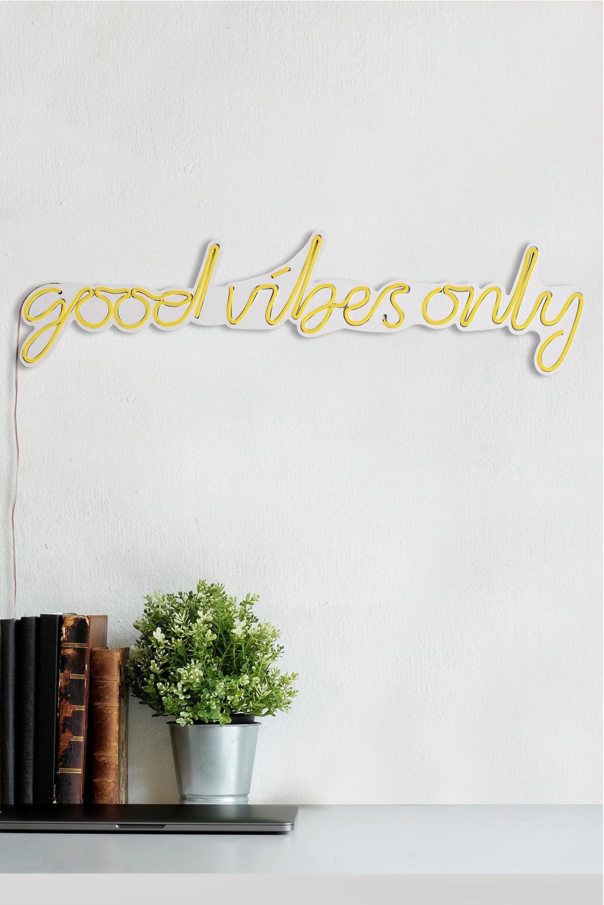 Good Vibes Only Wandleuchte - Gelb in Gelb präsentiert im Onlineshop von KAQTU Design AG. Wandleuchte ist von Wallity
