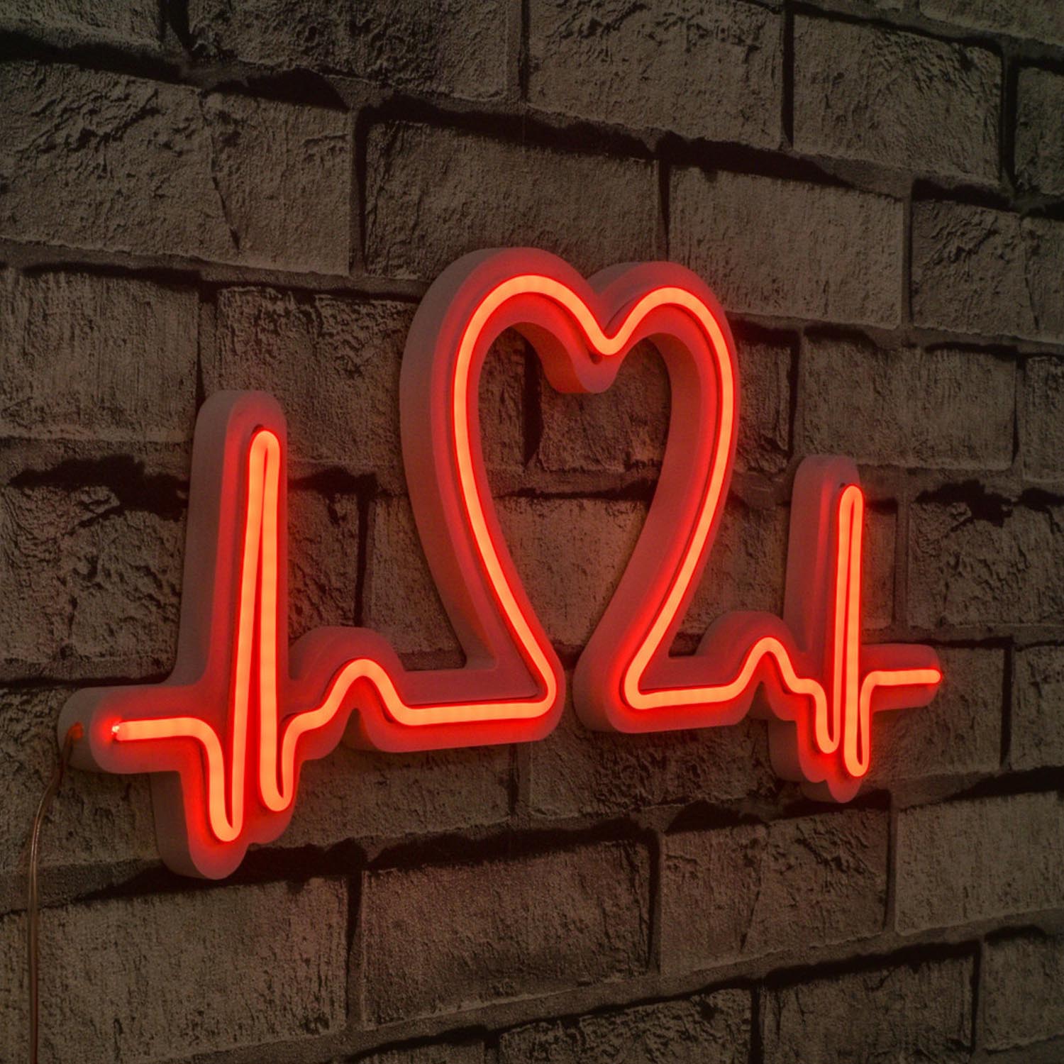 Entdecken Sie die Love Rhythm Wandleuchte in Rot von Wallity – eine stilvolle LED-Beleuchtung, die jedem Raum ein magisches Ambiente verleiht.