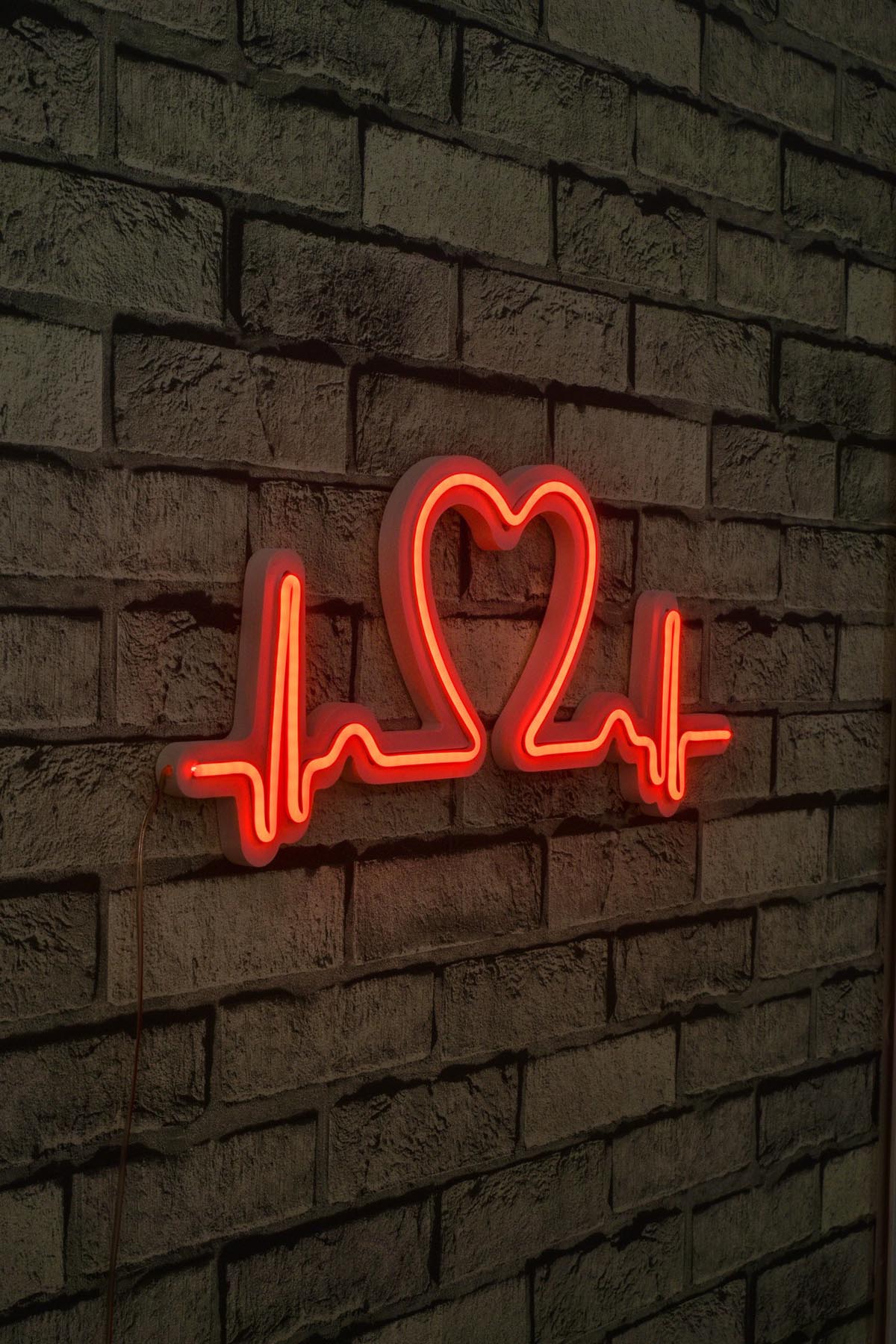 Love Rhythm Wandleuchte - Rot in Rot präsentiert im Onlineshop von KAQTU Design AG. Wandleuchte ist von Wallity