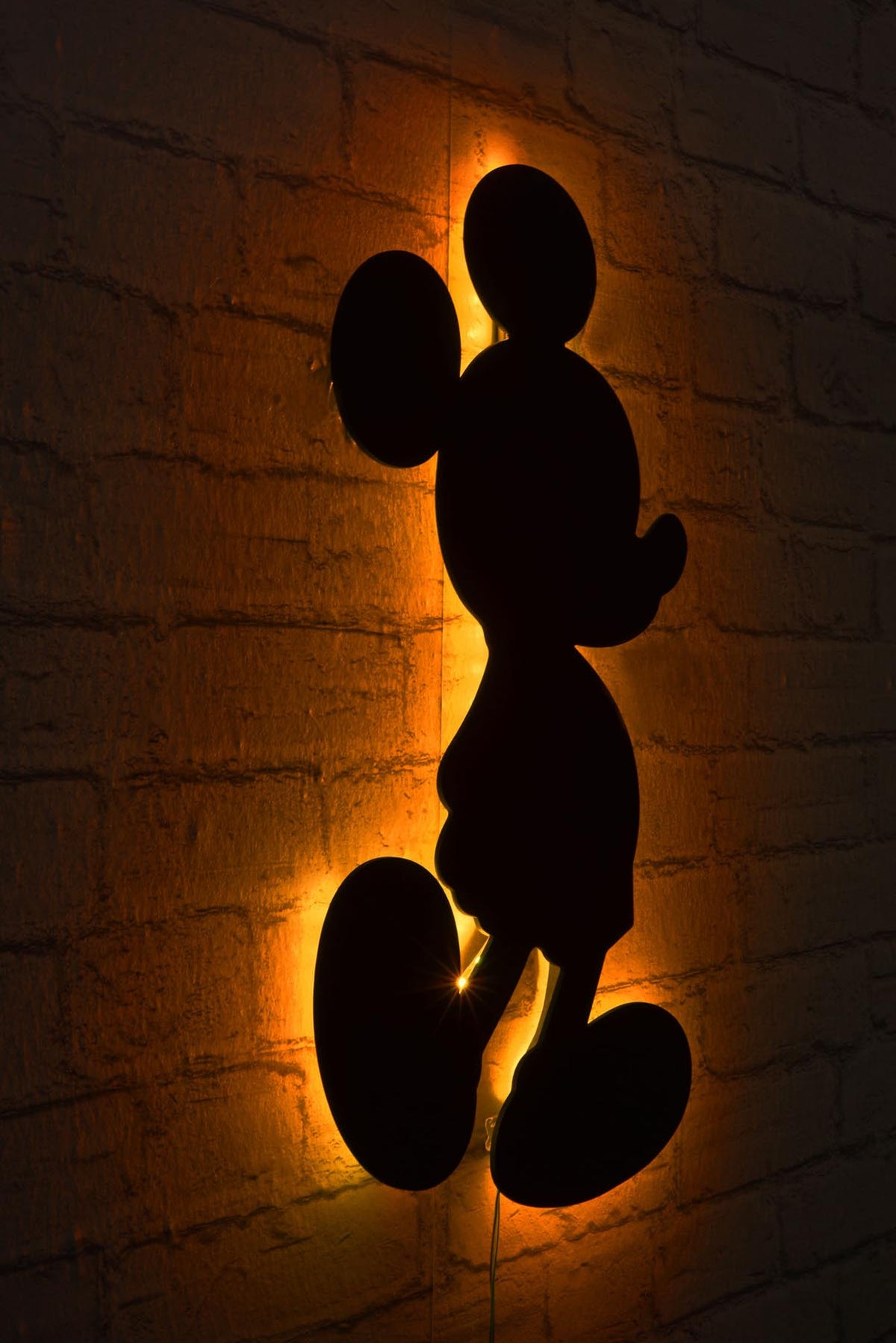 Mickey Mouse Wandleuchte - Gelb in Gelb präsentiert im Onlineshop von KAQTU Design AG. Wandleuchte ist von Wallity