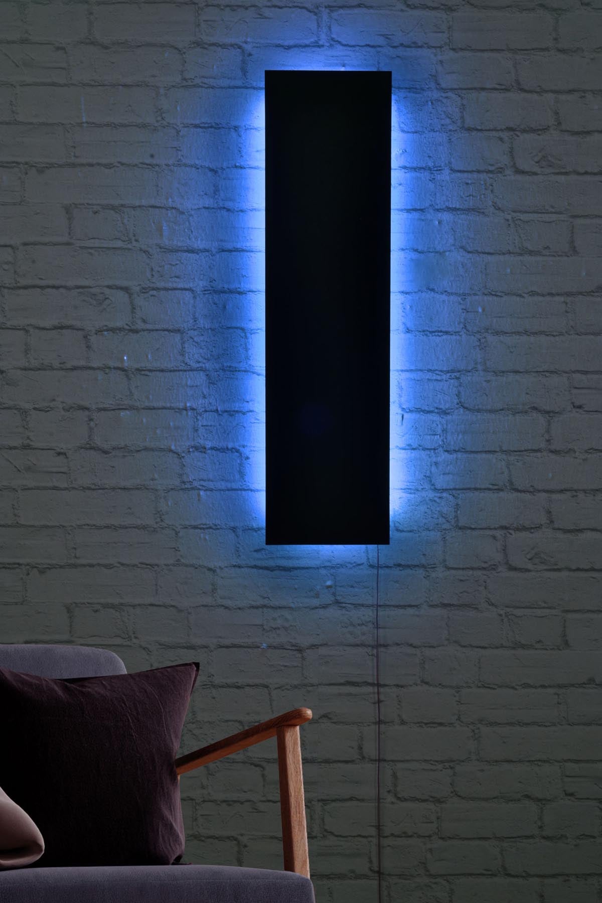 Verleihen Sie Ihrem Raum mit der blauen Rectangle Wandleuchte von Wallity einen Hauch von Eleganz. Ihr beruhigendes Licht schafft eine harmonische Atmosphäre.