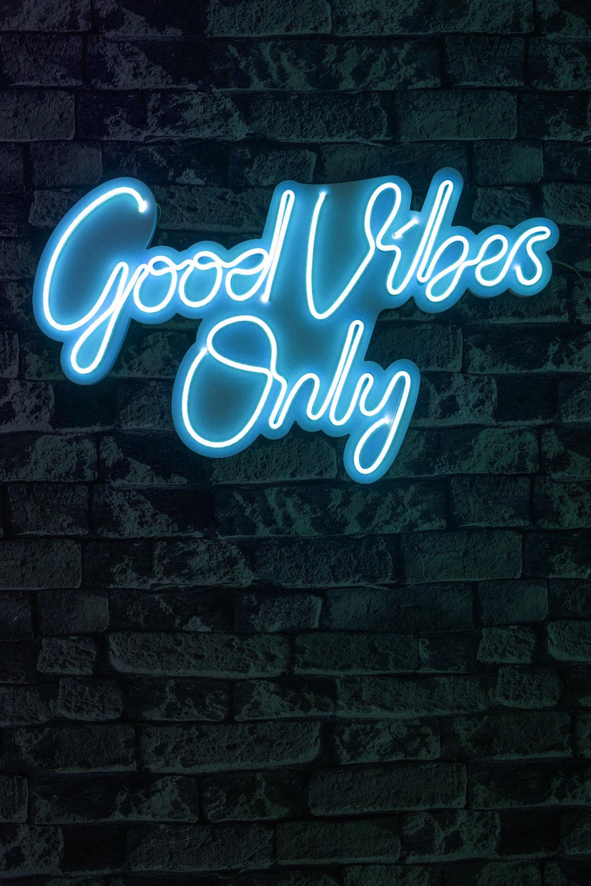 Entdecken Sie die Good Vibes Only 2 Wandleuchte in Blau von Wallity. Verwandeln Sie jeden Raum mit hypnotisierendem Licht und kreativen Designs!