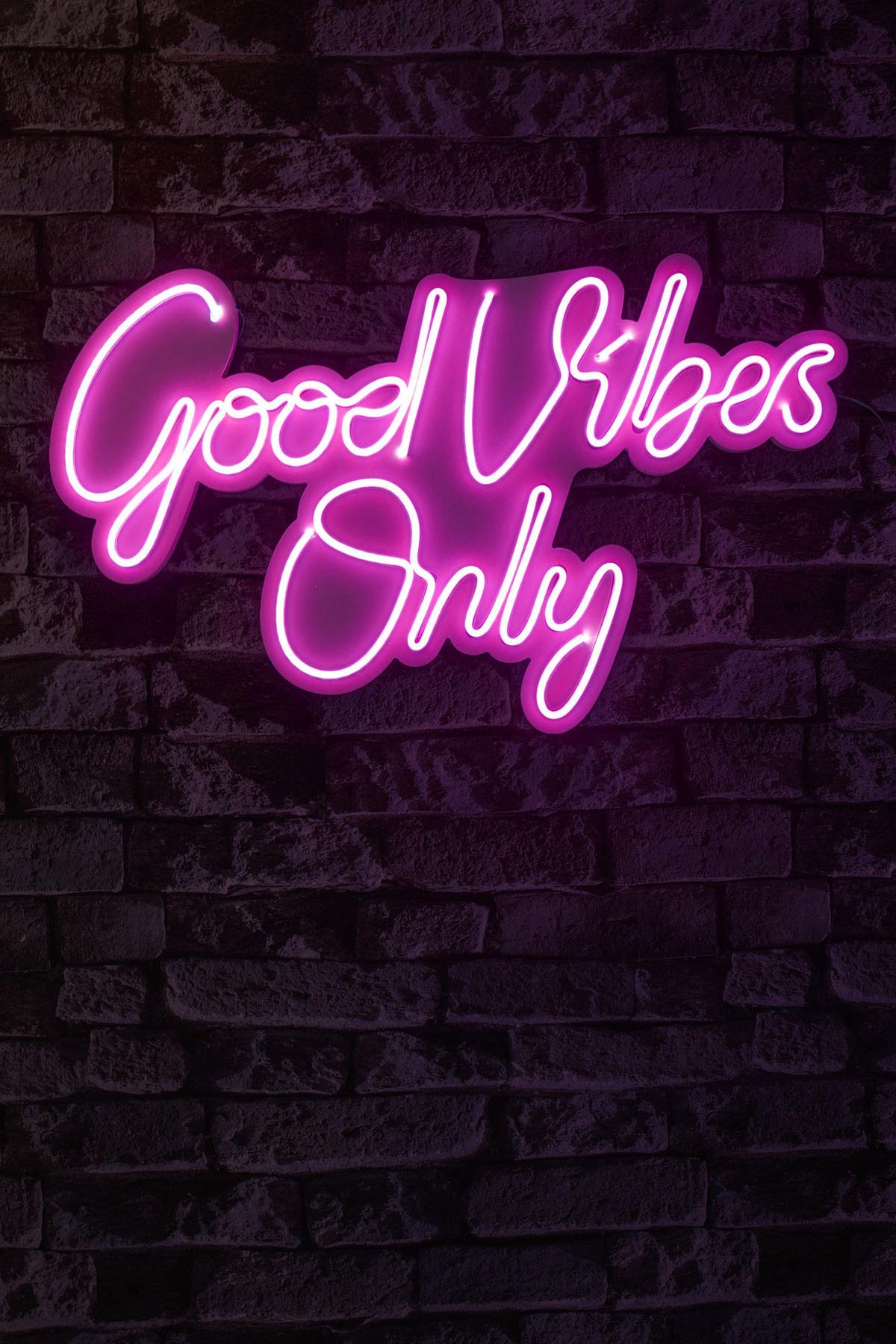 Entdecken Sie die zauberhafte Good Vibes Only 2 Wandleuchte in Rosa von Wallity. Perfekt für stimmungsvolle Akzente in jedem Raum!