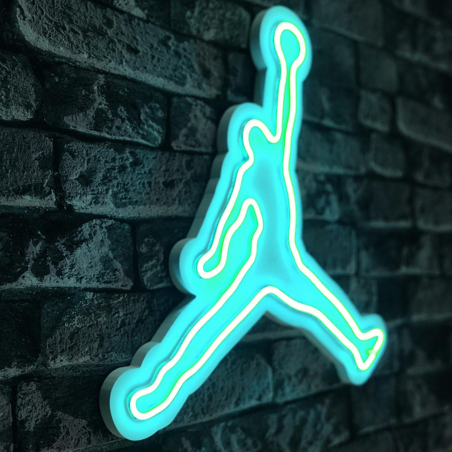 Entdecken Sie die Basketball Wandleuchte in Blau von Wallity! Verleihen Sie Ihrem Raum mit dieser flexiblen LED-Beleuchtung einen magischen Glanz.