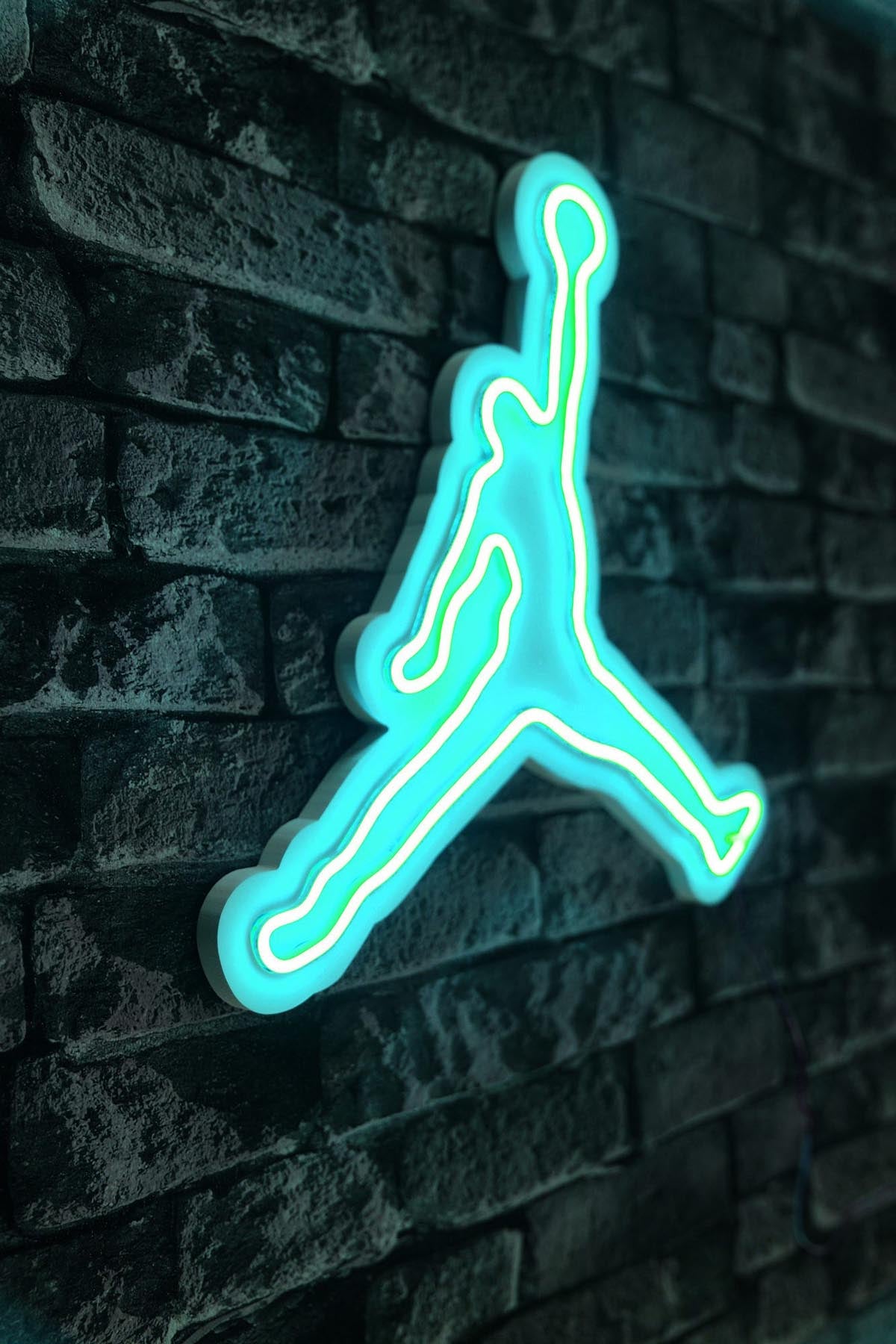 Gestalten Sie Ihr Zuhause mit der blauen Basketball Wandleuchte von Wallity! Diese kreative LED-Beleuchtung bringt faszinierende Akzente in jeden Raum.