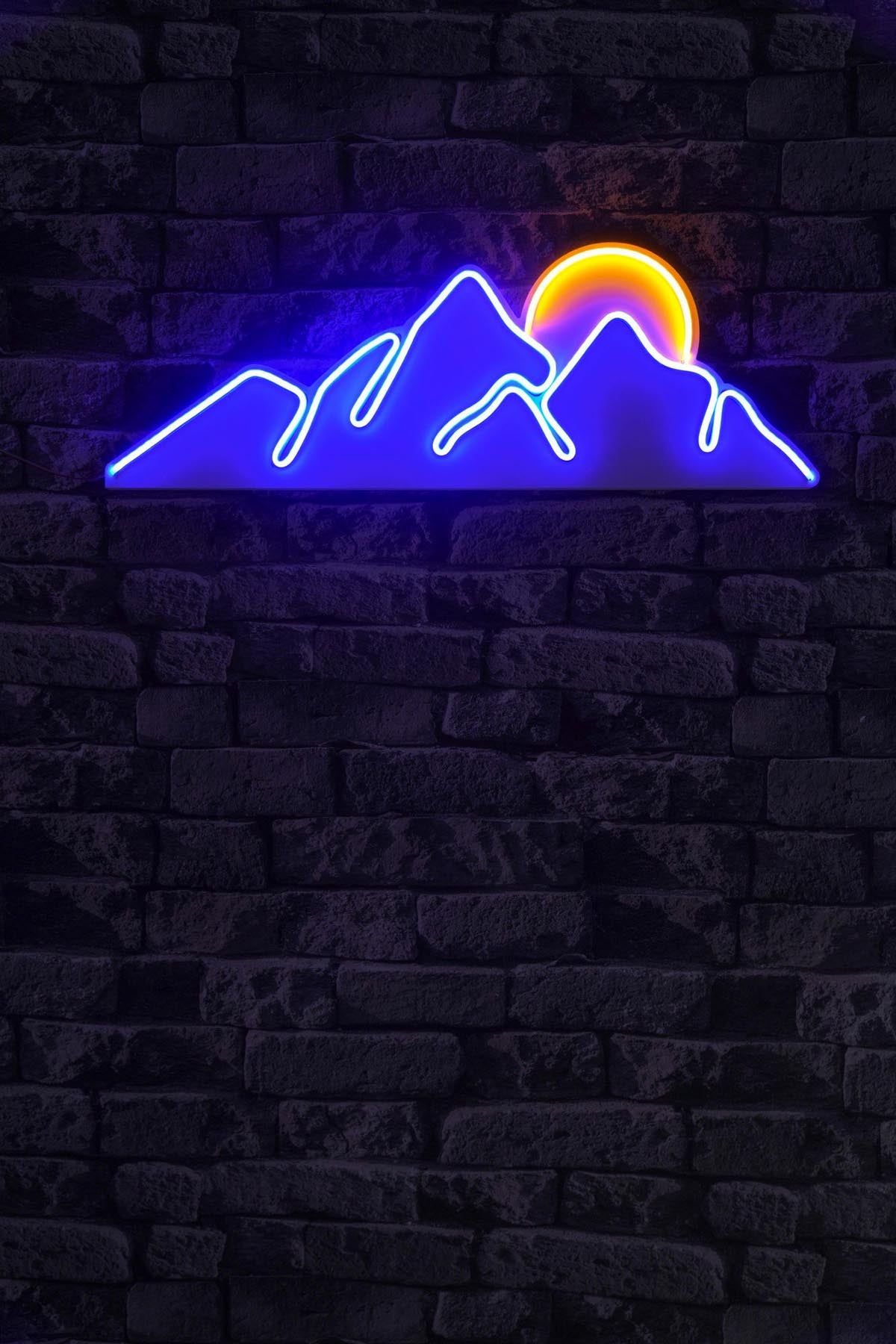 Entdecken Sie die Mountain Wandleuchte in Blau und Gelb von Wallity – eine stilvolle LED-Beleuchtung, die jeden Raum mit kreativer Eleganz bereichert.