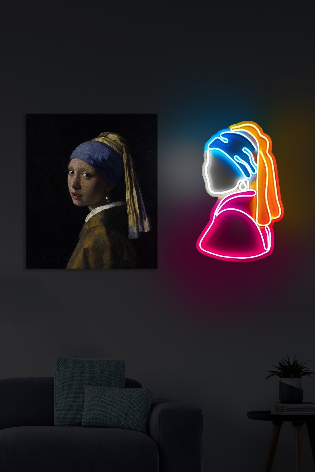 Verleihen Sie Ihrem Zuhause mit der Girl With A Pearl Earring Pinky Wandleuchte von Wallity einen magischen, bunten Akzent! Ideal für jeden Raum.