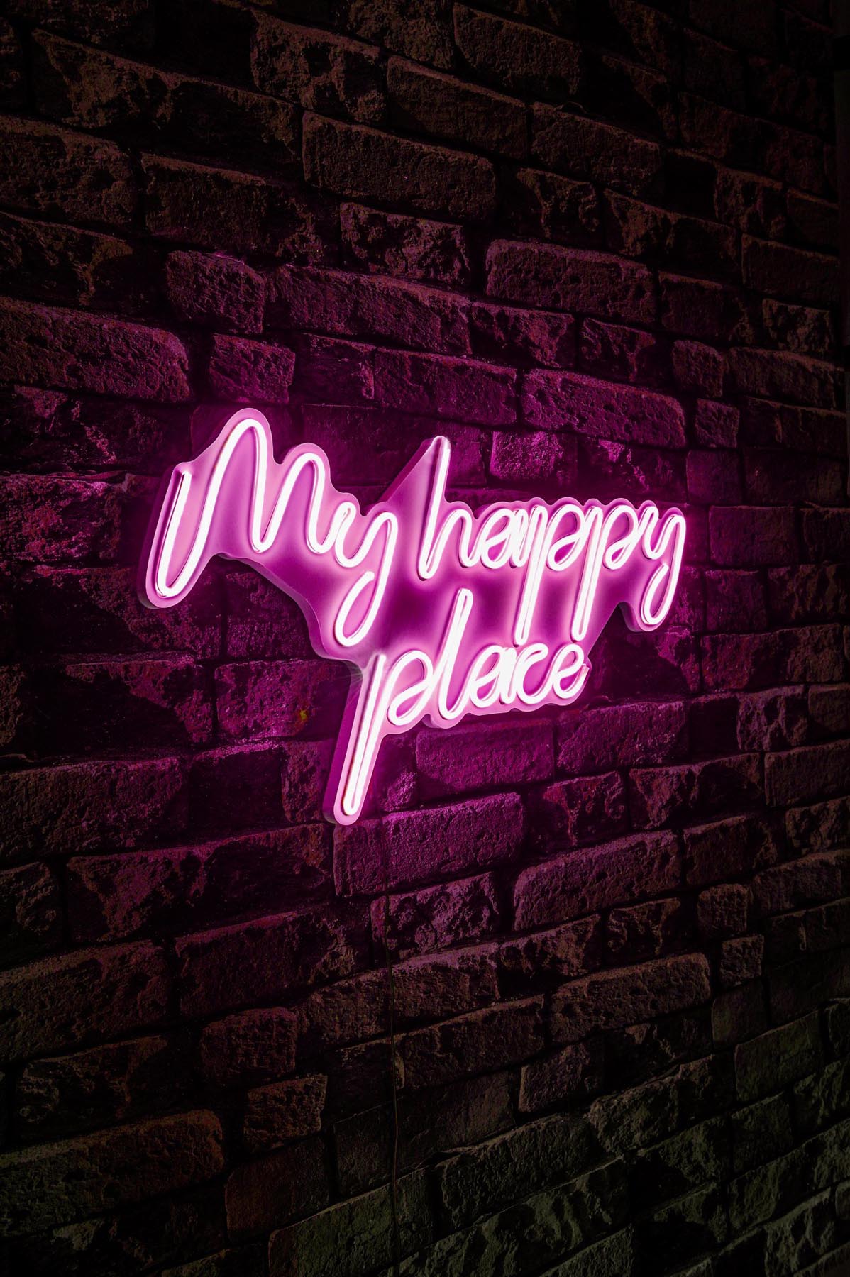 Verleihen Sie Ihrem Zuhause mit der My Happy Place Wandleuchte in Rosa von Wallity einen Hauch von Eleganz und Magie. Ideal für jedes Ambiente!
