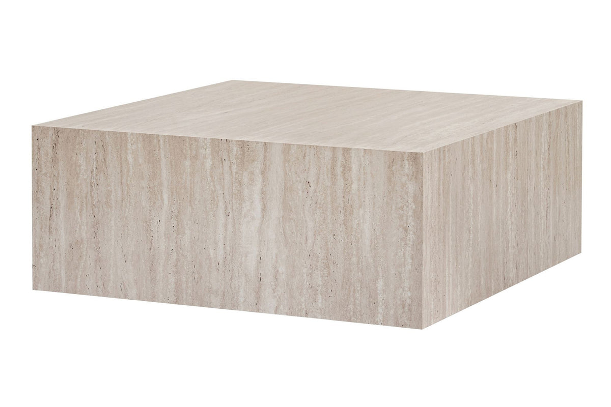 Quadratischer Couchtisch Prizma von Nordure in Travertin-Optik, 90x90x35 cm, aus MDF, mit schlanker Tischplatte, freigestellt fotografiert.