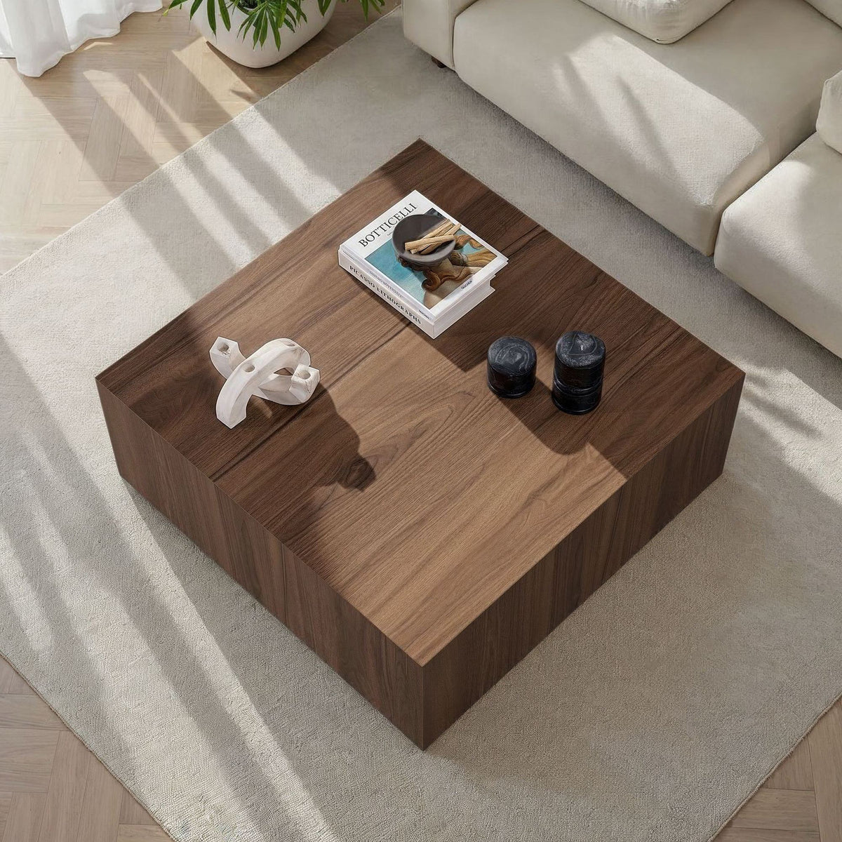 Couchtisch Prizma in Venezia Nussbaum von Nordure, quadratische Tischplatte aus MDF mit unterem Ablagefach, Frontalansicht.