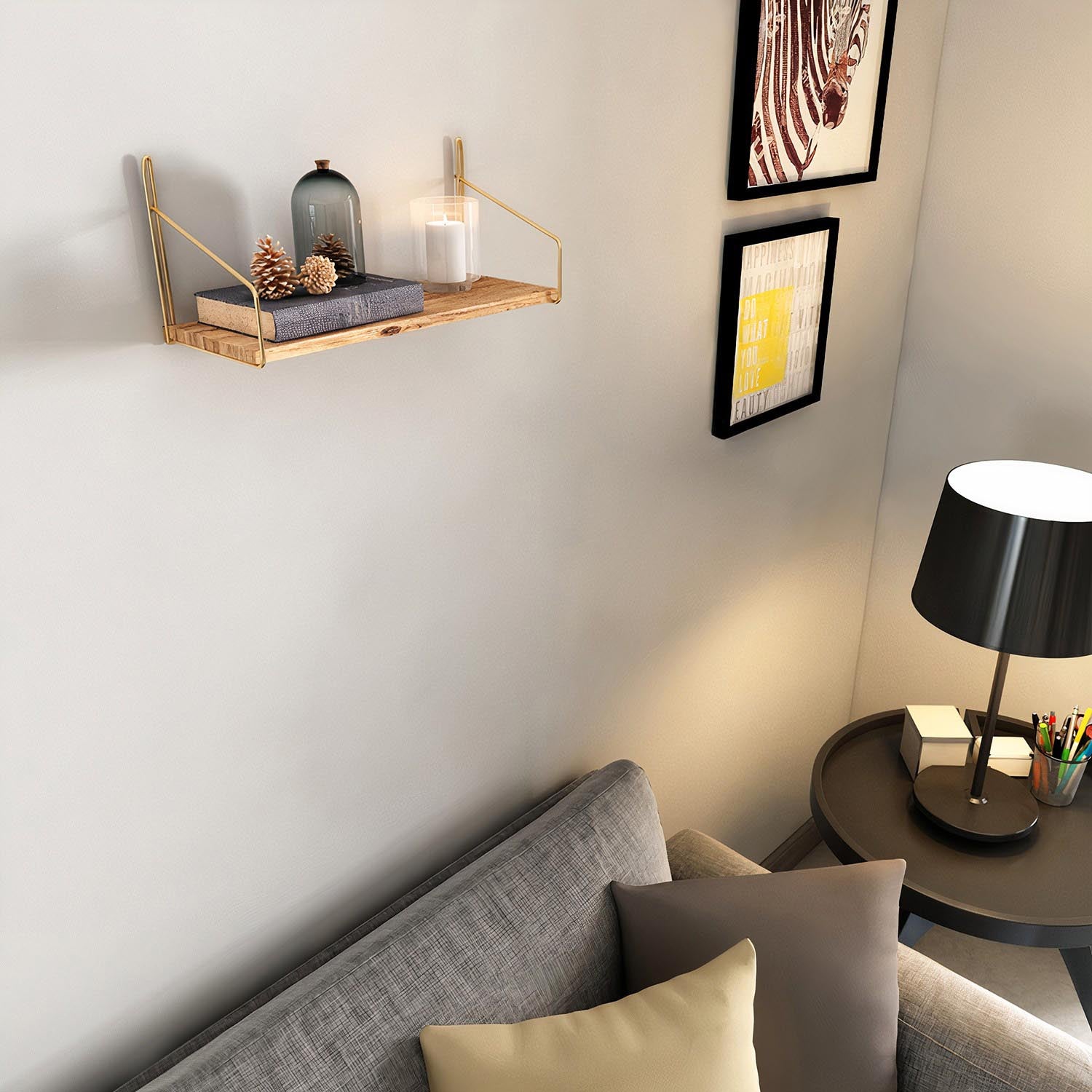 Verleihen Sie Ihrem Raum mit dem eleganten Wandregal von Hanah Home in Gold und Braun einen Hauch von Luxus. Ideal für stilvolle Akzente!