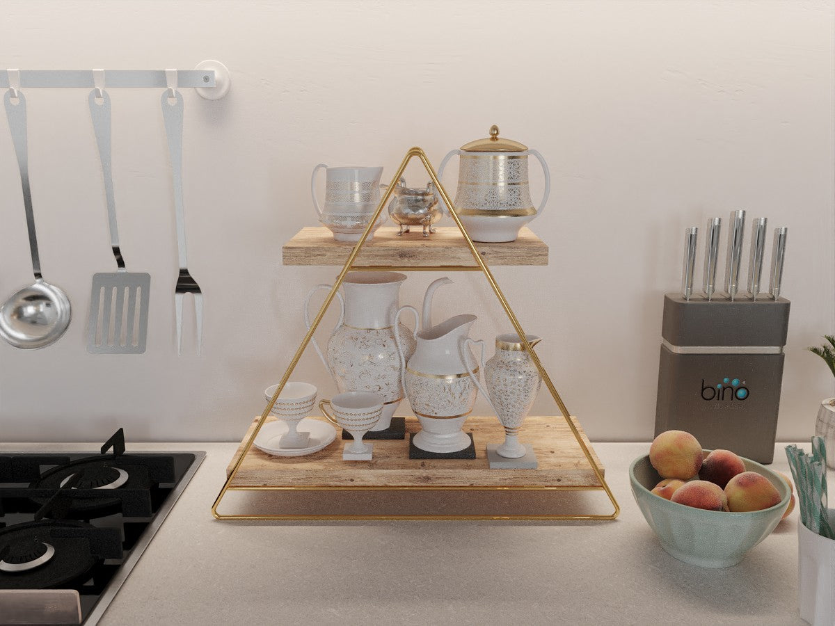 Verleihen Sie Ihrem Zuhause mit dem gold-braunen Wandregal aus Massivholz von Hanah Home einen Hauch von Eleganz. Ideal für stilvolle Organisation und kreative Akzente.