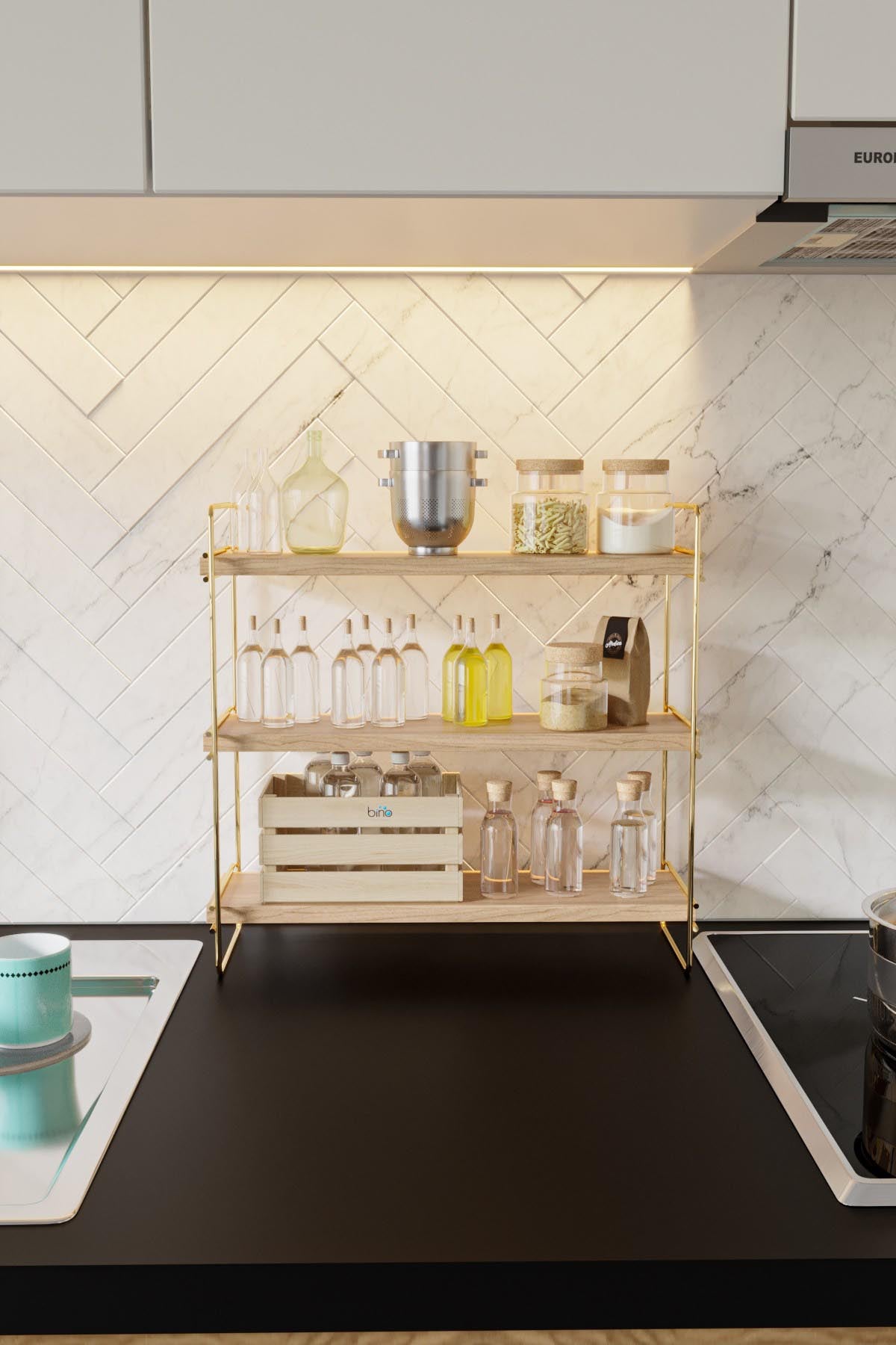 Verleihen Sie Ihrem Raum mit dem 3-stufigen Organizer von Hanah Home aus massivem Holz in Gold und Braun einen Hauch von Eleganz und Stil.