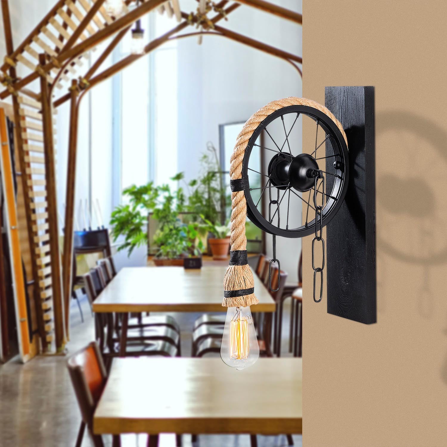 Entdecken Sie die Erebos Wandleuchte in Schwarz von Opviq – eine stilvolle Holzlampe, die Eleganz und Gemütlichkeit in jeden Raum bringt.