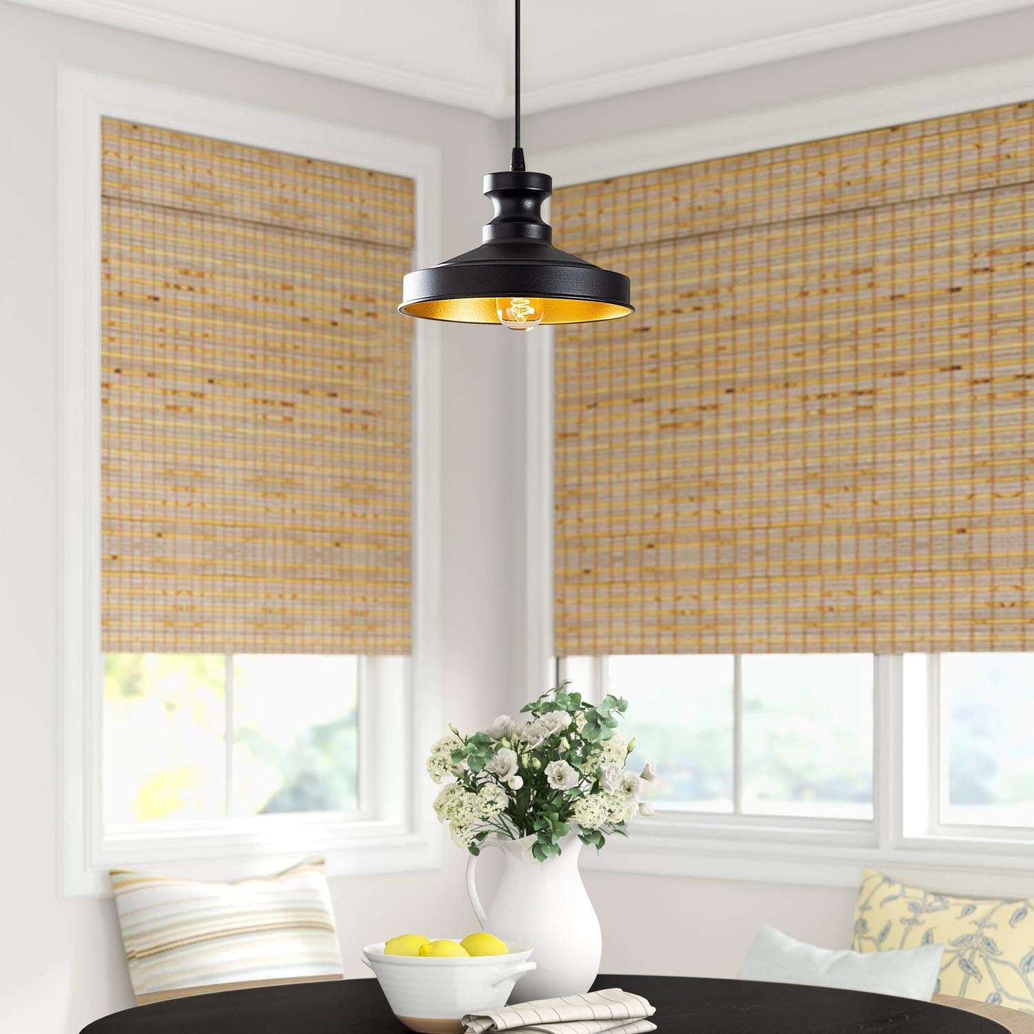 Entdecken Sie die Berceste Pendelleuchte in Schwarz von Opviq – ein stilvolles Highlight für Ihr Zuhause, das industriellen Chic und skandinavische Eleganz vereint.