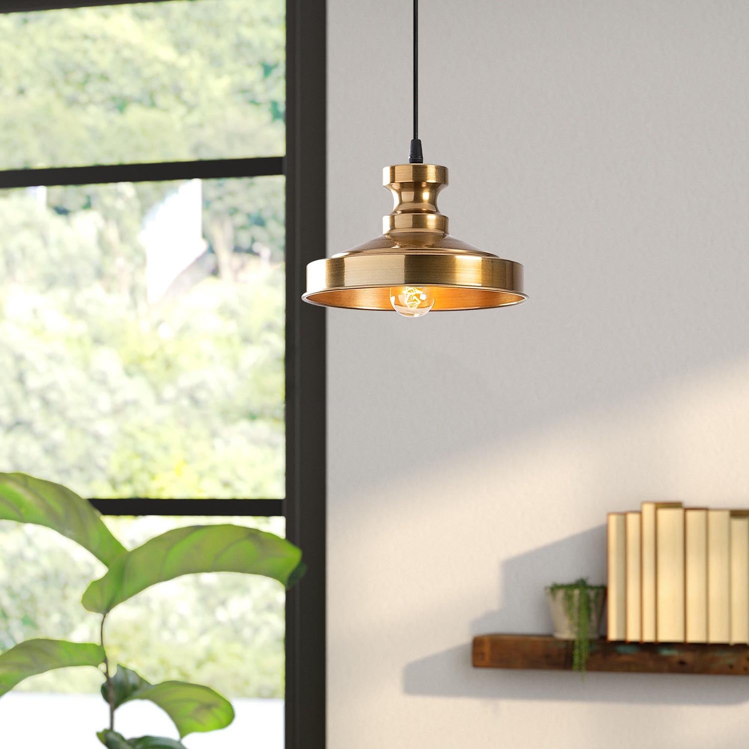 Entdecken Sie die Berceste Pendelleuchte in Gold von Opviq – ein skandinavisches Design-Highlight, das Eleganz und Stil in jeden Raum bringt.