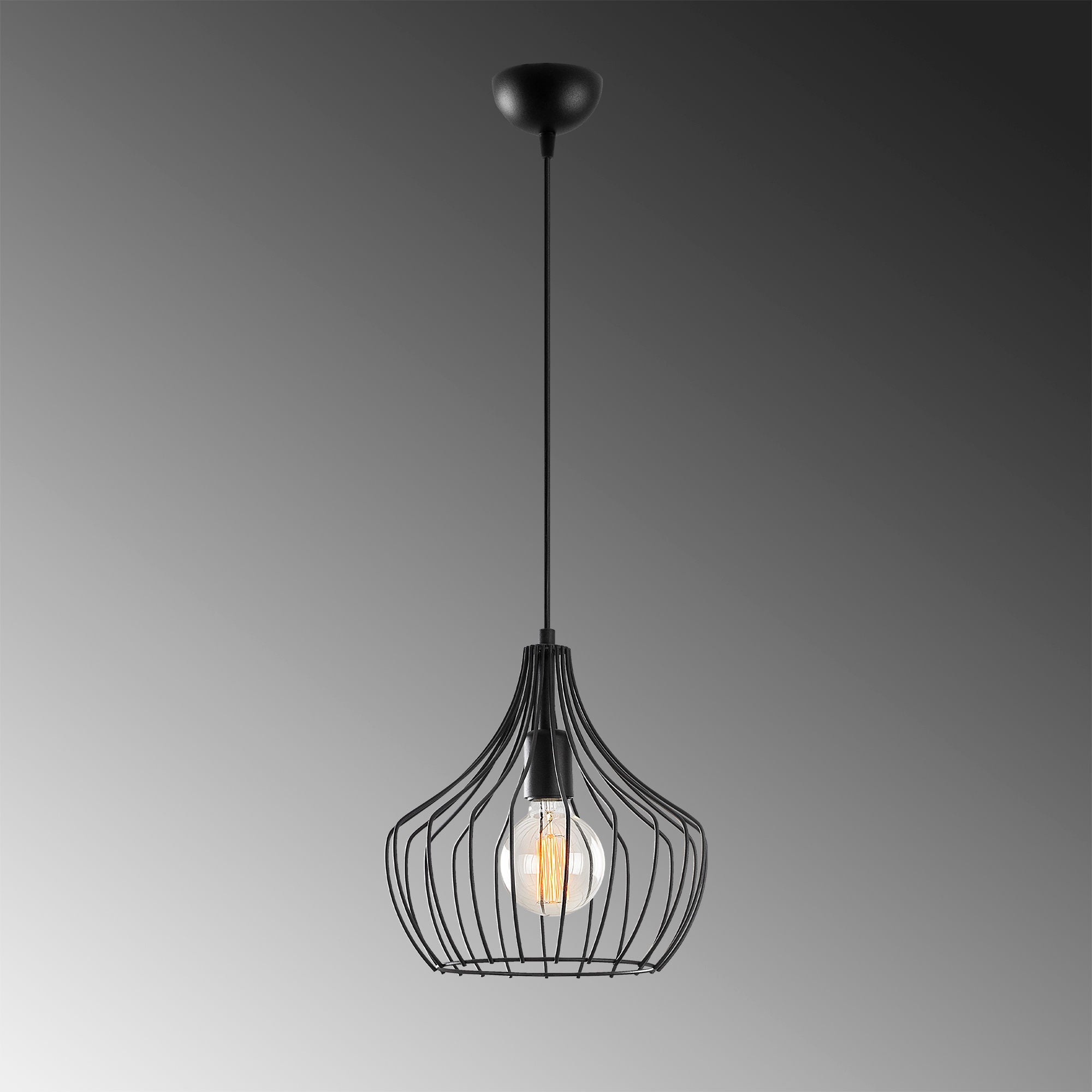 Entdecken Sie die Mezopotamya Pendelleuchte in Schwarz von Opviq – ein eleganter Kronleuchter, der jedem Raum einen Hauch von Raffinesse verleiht.