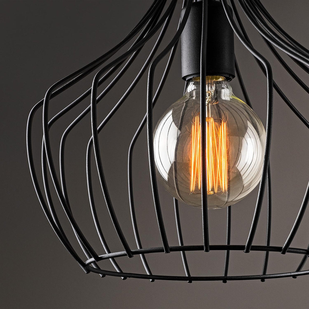 Mezopotamya Pendellampe - Schwarz in Schwarz präsentiert im Onlineshop von KAQTU Design AG. Pendelleuchte ist von Opviq