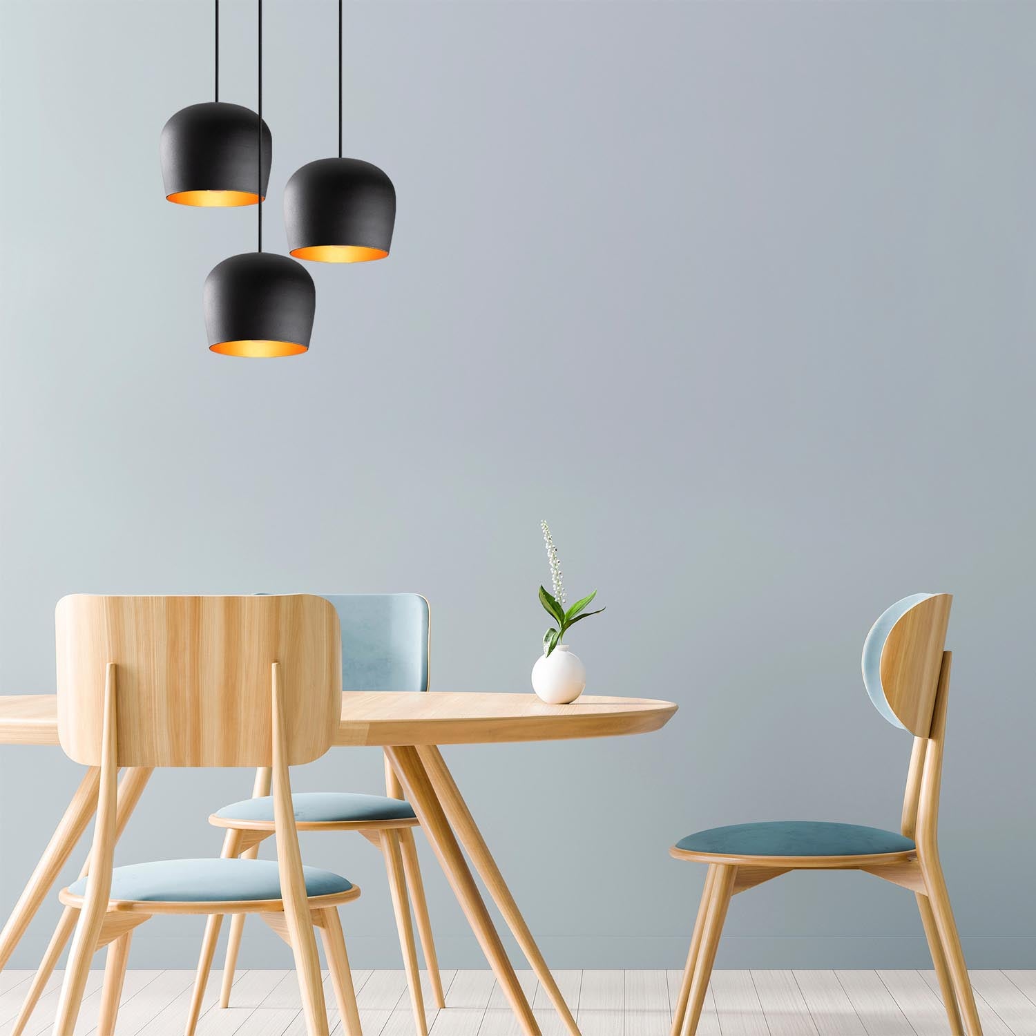 Erleben Sie die Berceste Pendelleuchte von Opviq in Schwarz – ein moderner Kronleuchter, der mit seinem industriellen Design und warmem Licht begeistert.