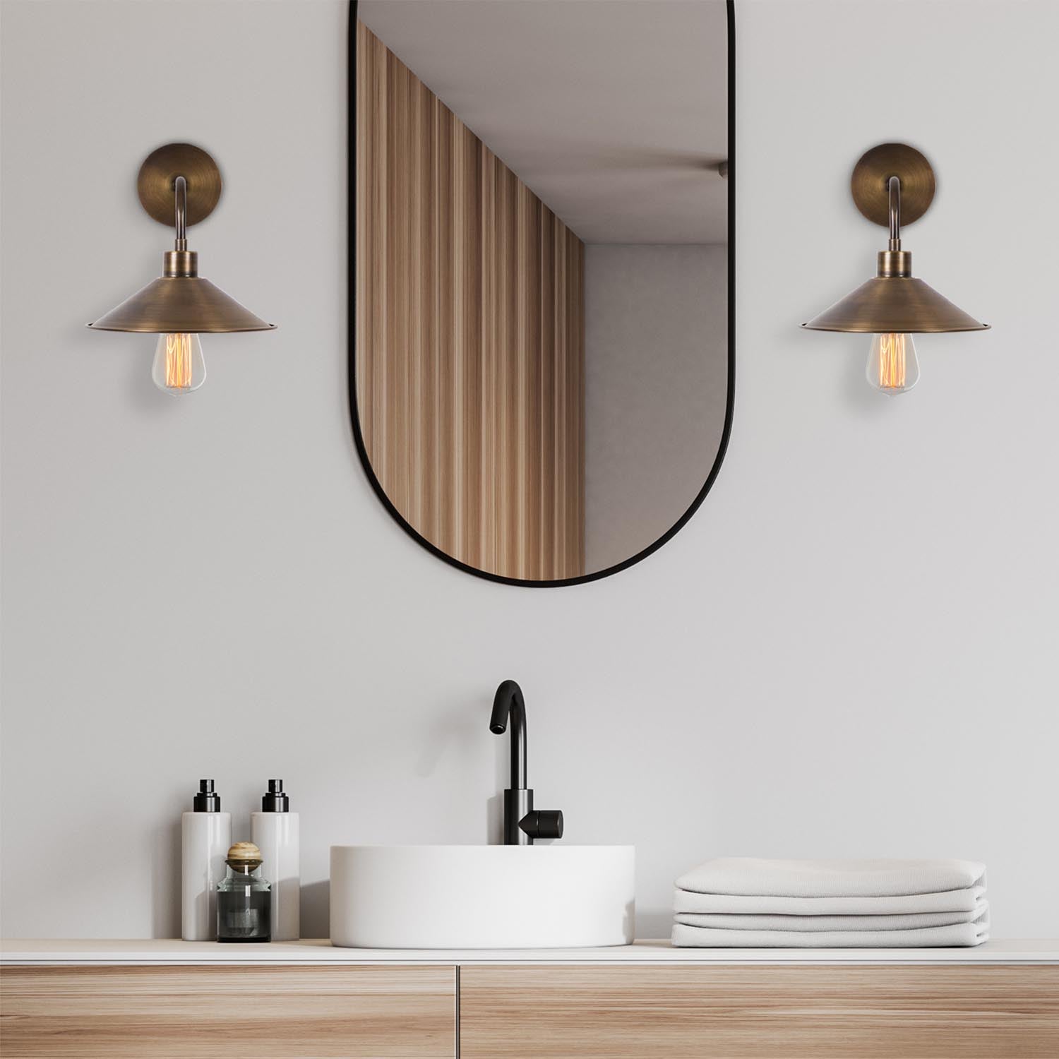 Entdecken Sie die Berceste Wandleuchte von Opviq – ein stilvolles Vintage-Design, das Wärme und Eleganz in Ihr Zuhause bringt.