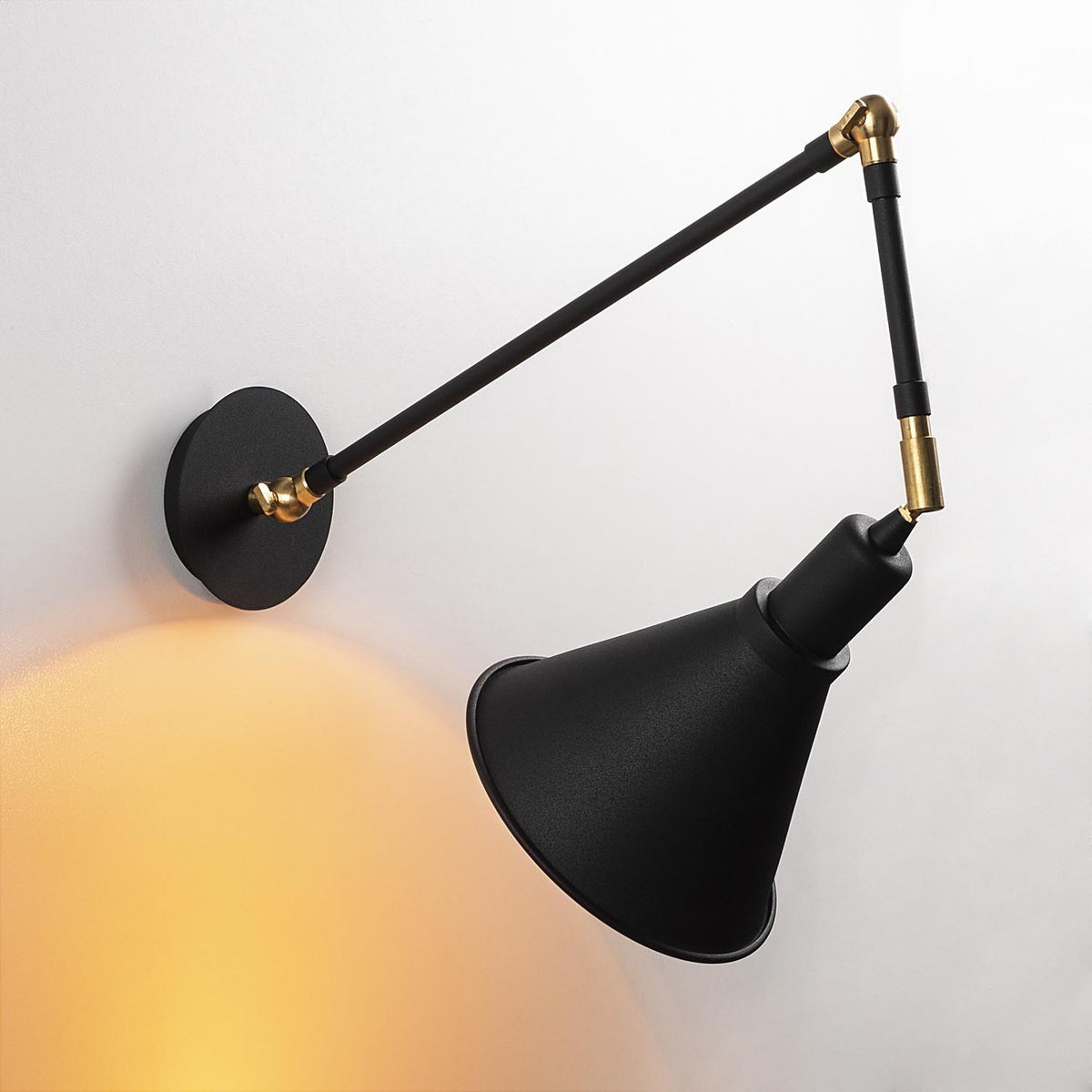Berceste Wandleuchte - Schwarz in Schwarz präsentiert im Onlineshop von KAQTU Design AG. Wandleuchte ist von Opviq